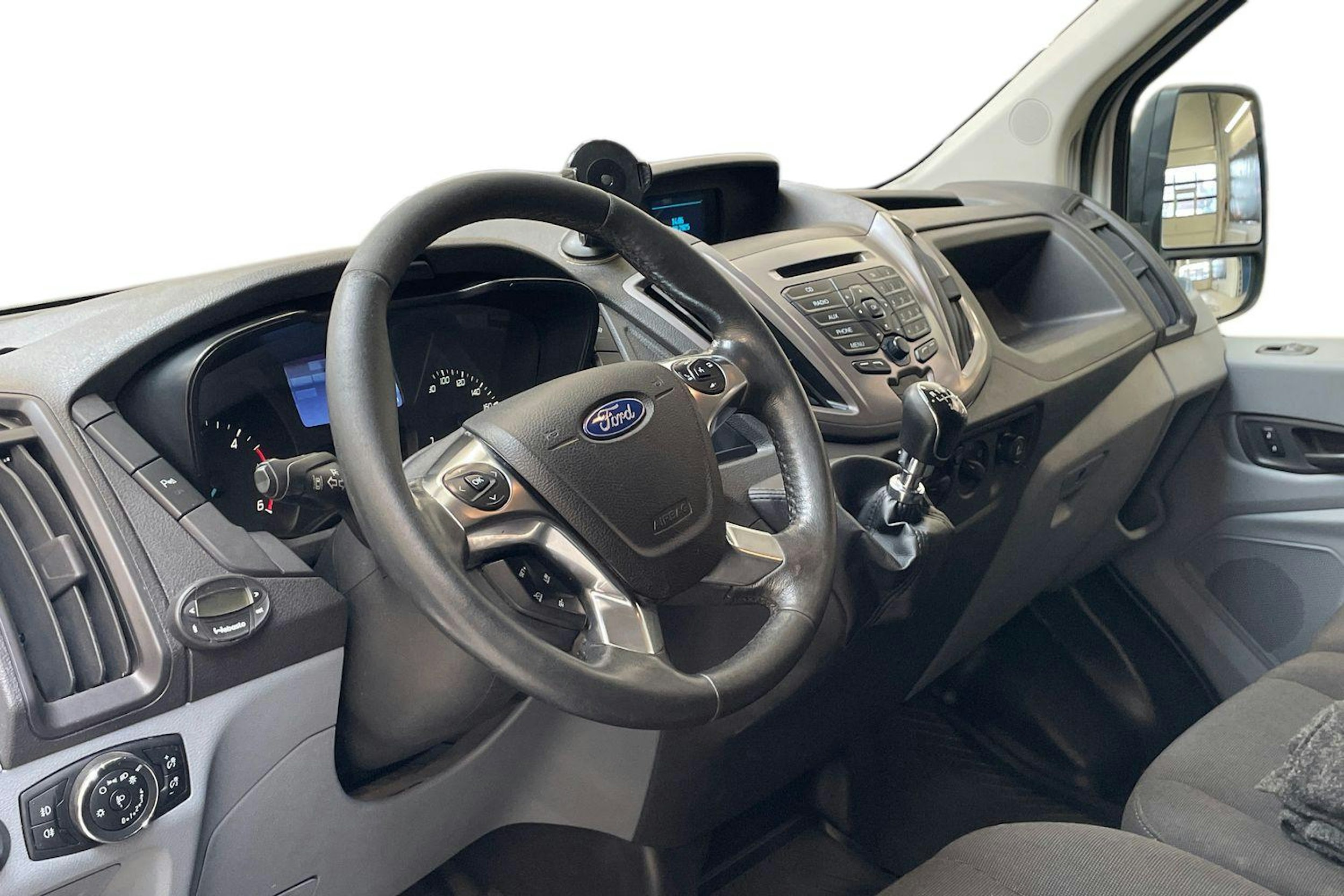 valkoinen Ford Transit 2016 kuva 7.