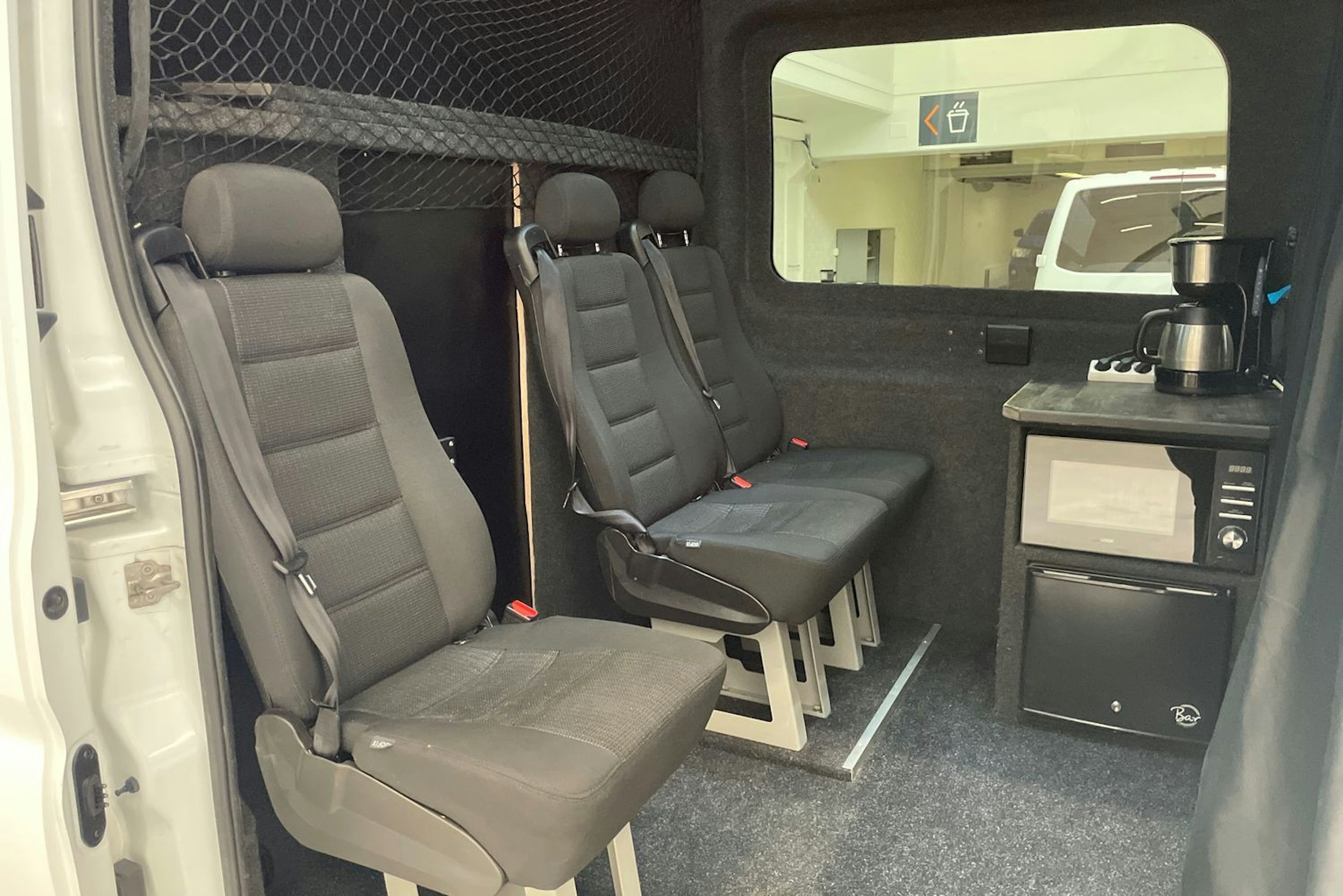 valkoinen Ford Transit 2016 kuva 10.