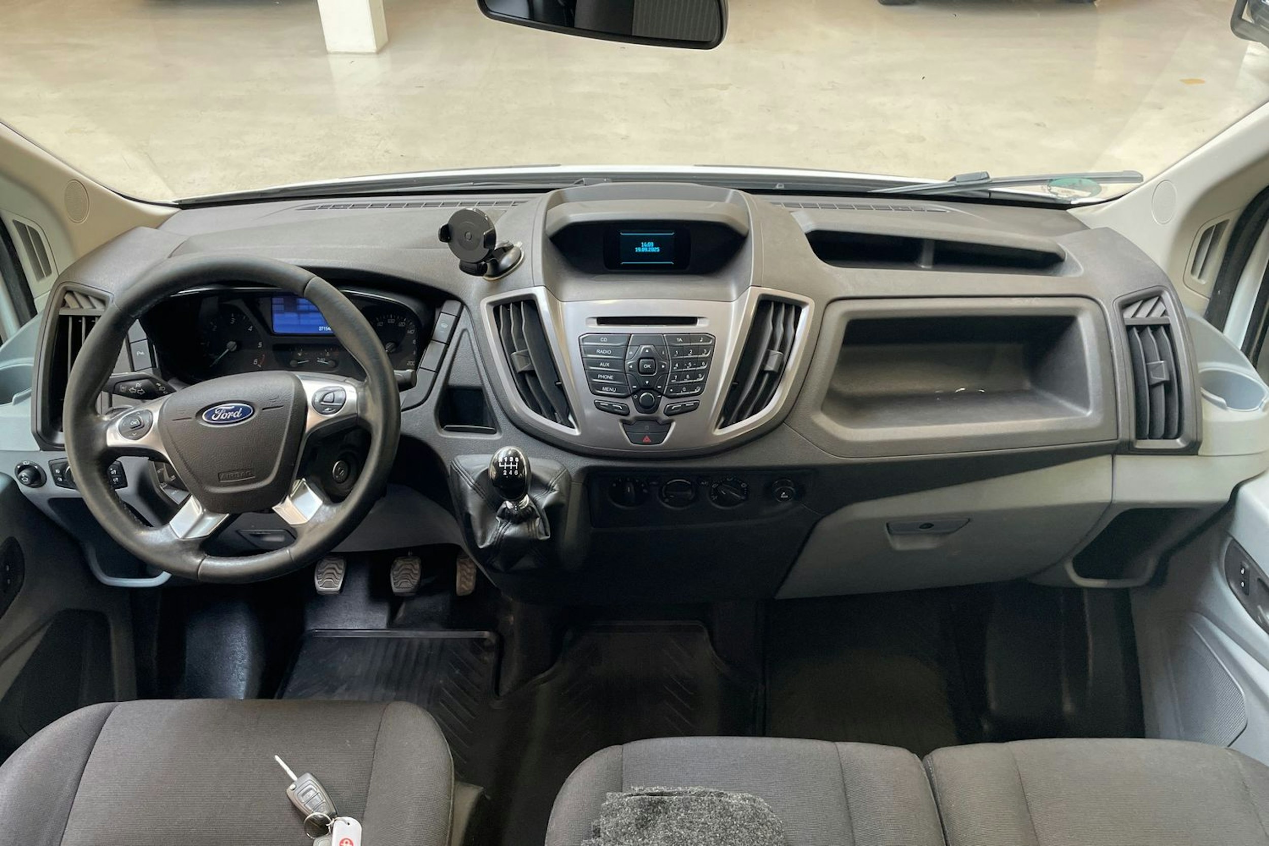 valkoinen Ford Transit 2016 kuva 13.
