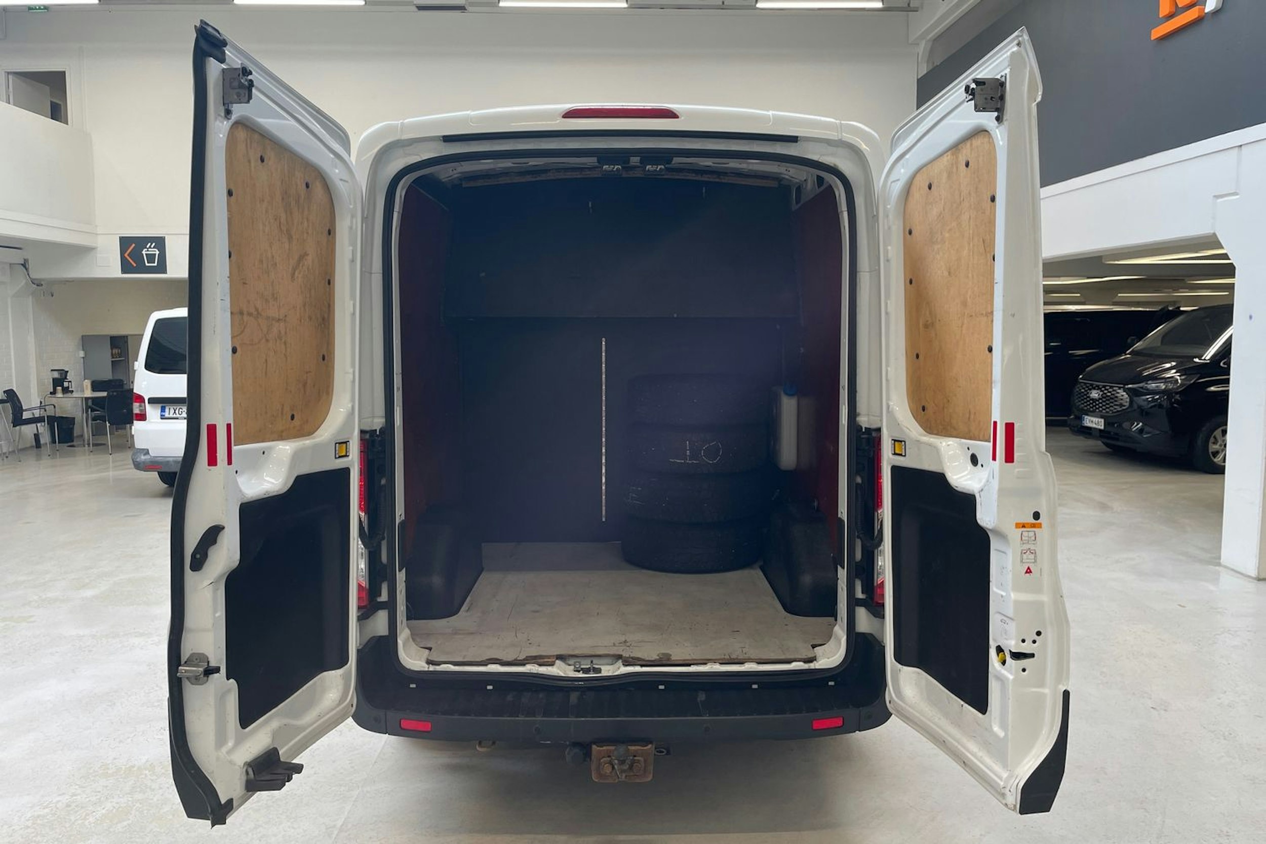 valkoinen Ford Transit 2016 kuva 18.