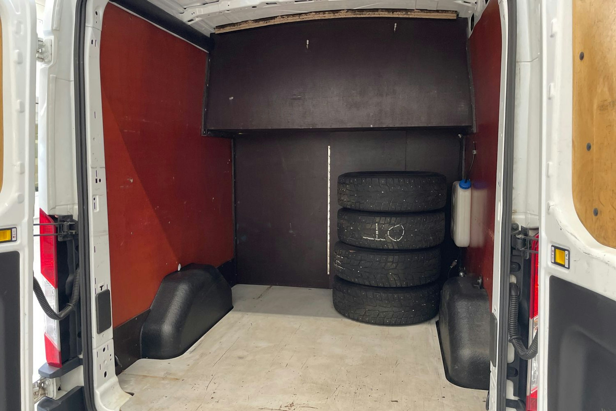 valkoinen Ford Transit 2016 kuva 19.