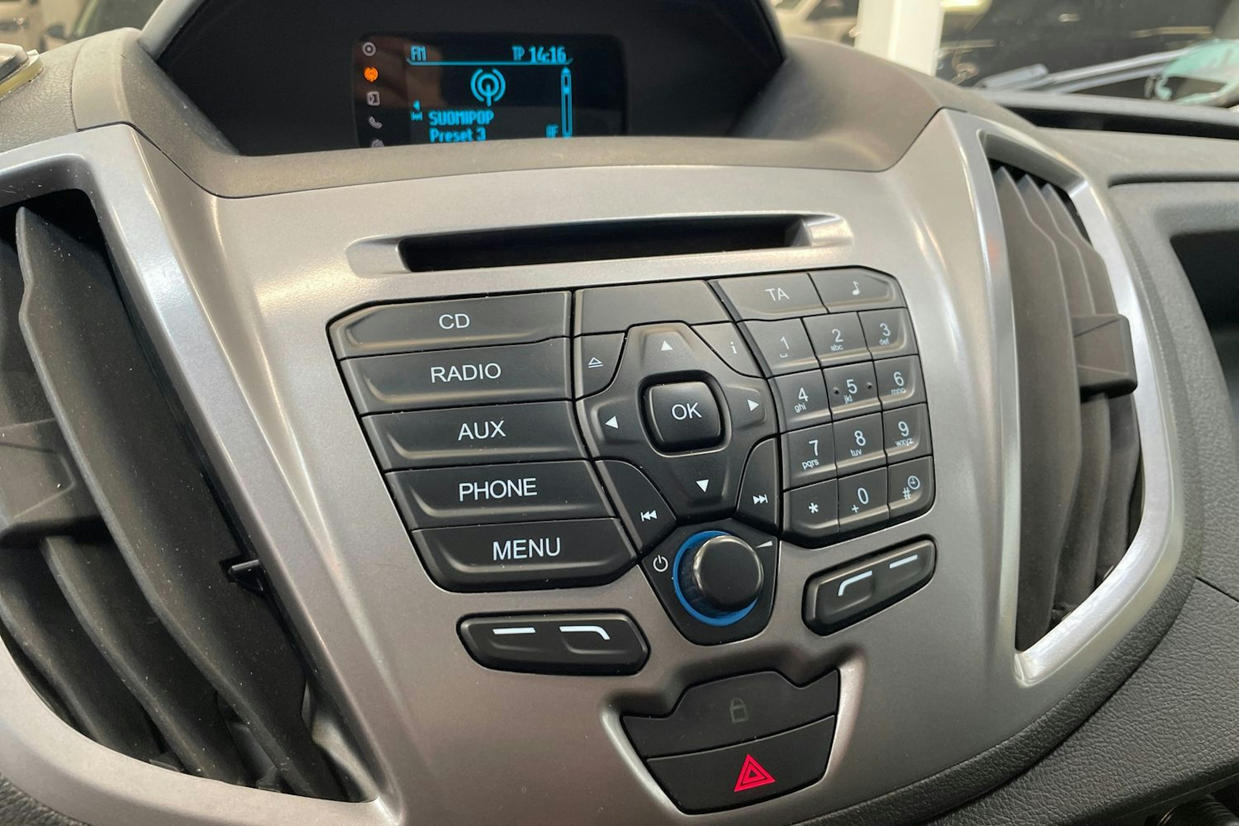 valkoinen Ford Transit 2016 kuva 28.