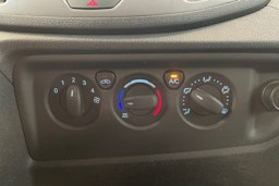 valkoinen Ford Transit 2016 kuva 29.