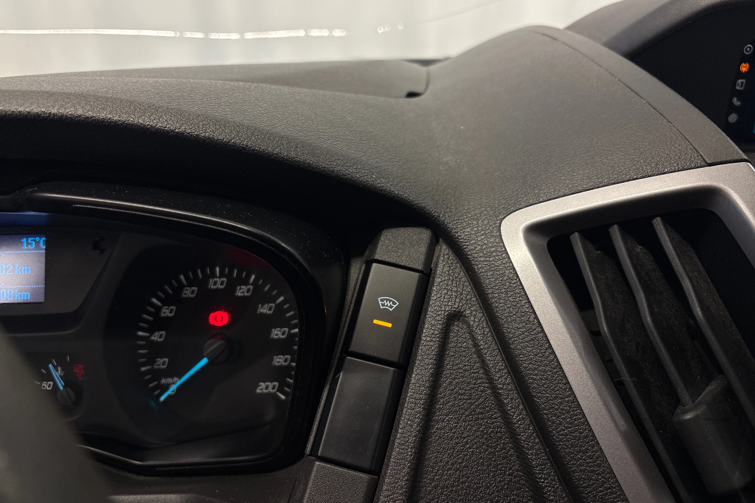 valkoinen Ford Transit 2016 kuva 18.