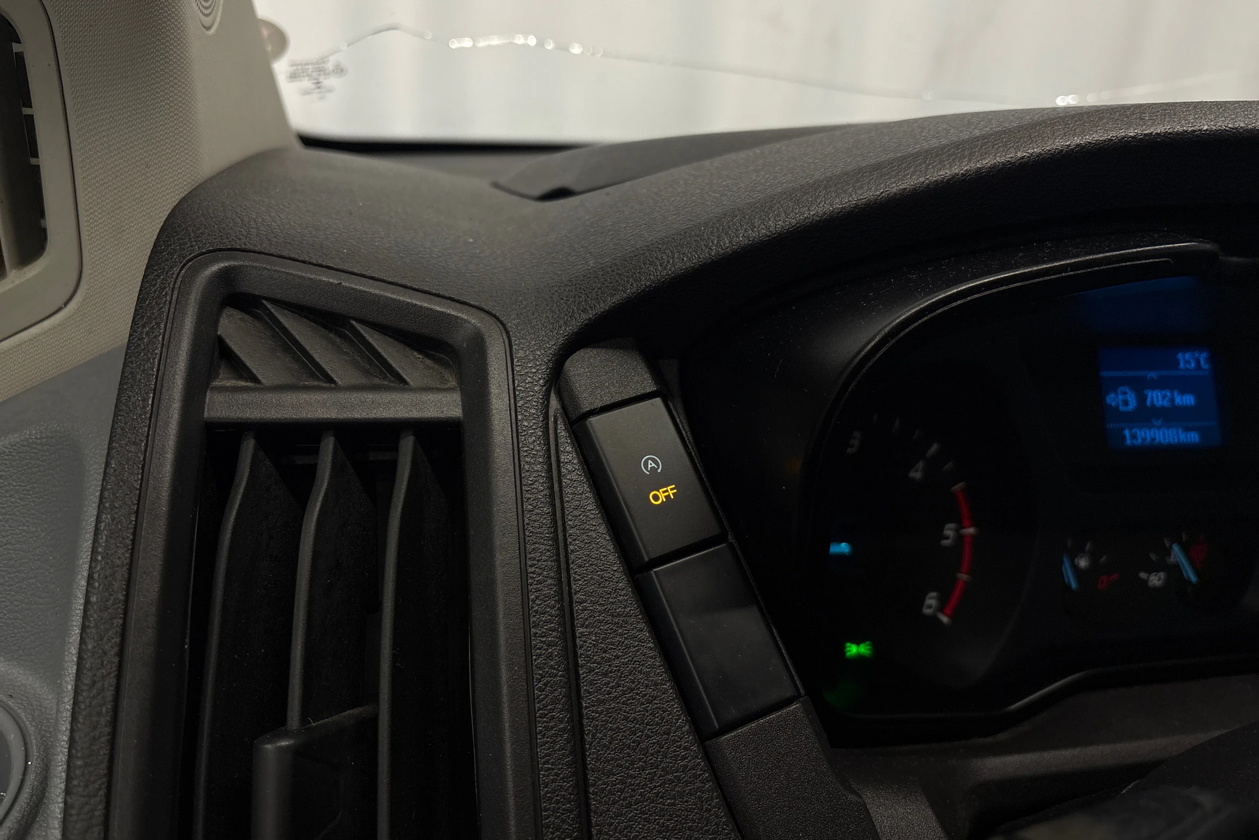 valkoinen Ford Transit 2016 kuva 19.