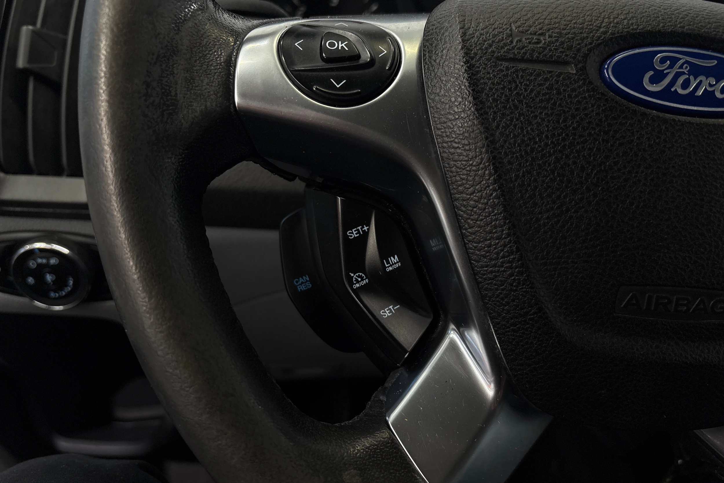 valkoinen Ford Transit 2016 kuva 20.