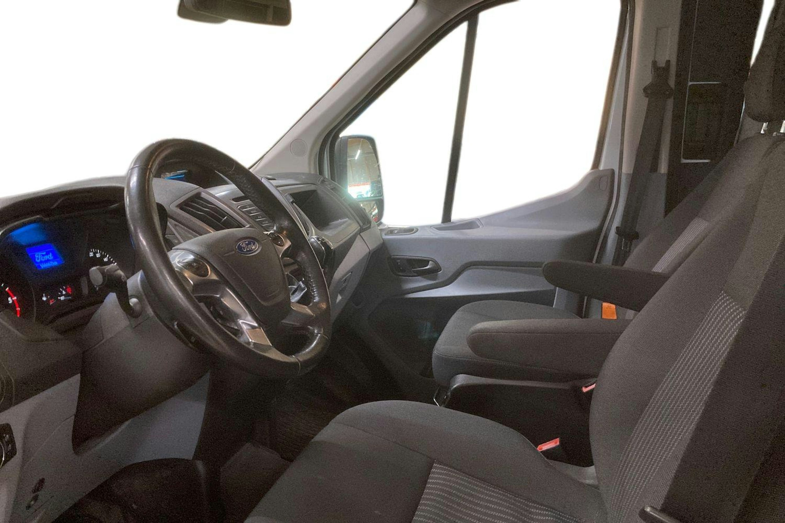 valkoinen Ford Transit 2016 kuva 3.