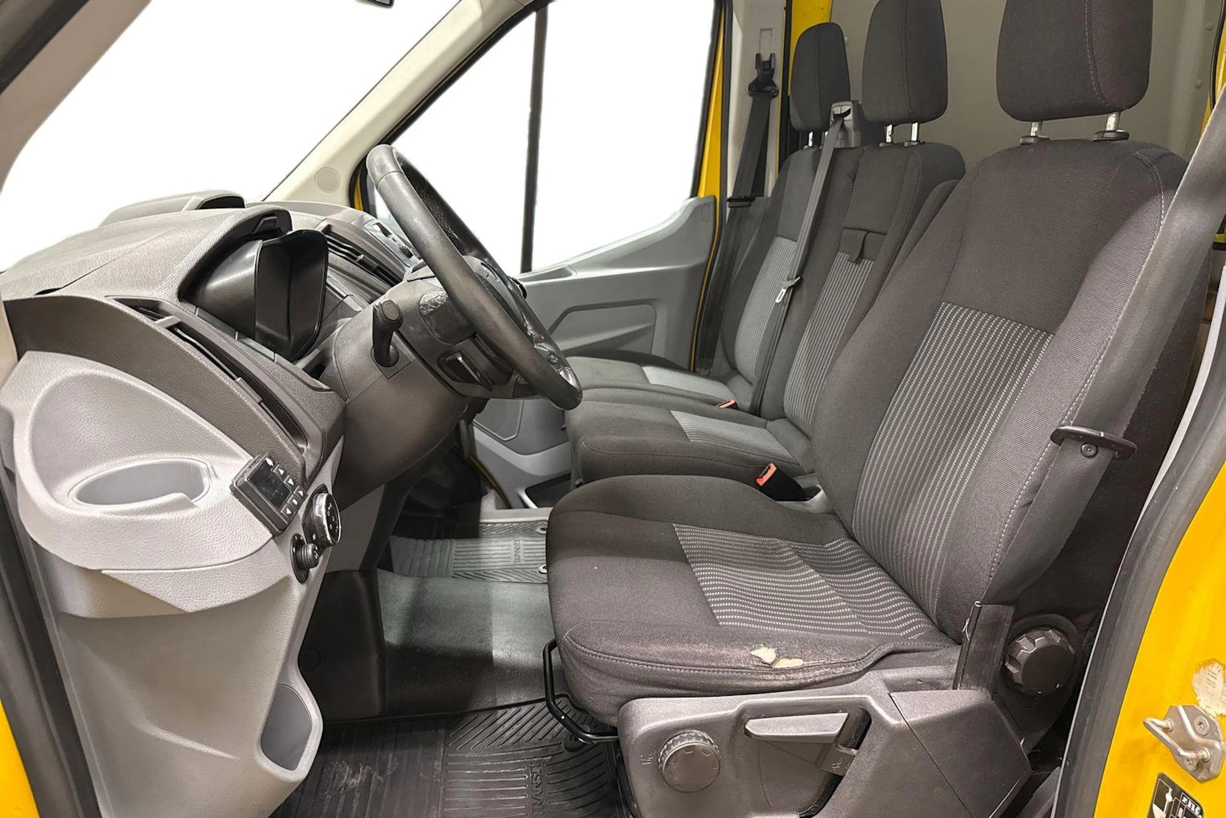 keltainen Ford Transit 2016 kuva 8.