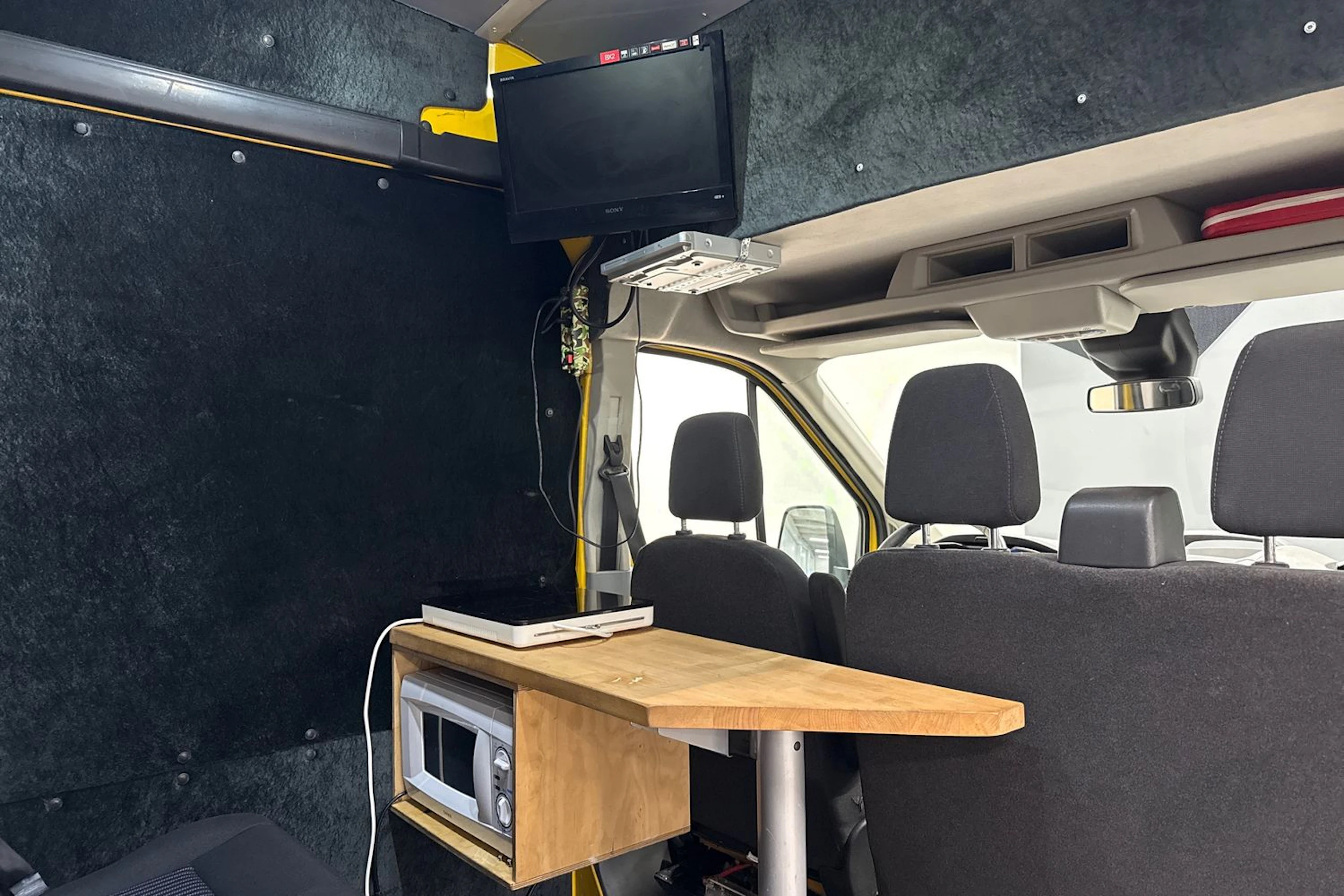 keltainen Ford Transit 2016 kuva 15.
