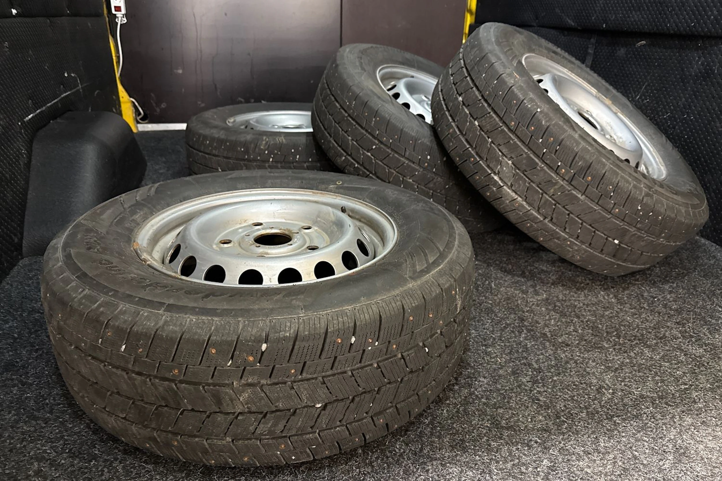 keltainen Ford Transit 2016 kuva 17.