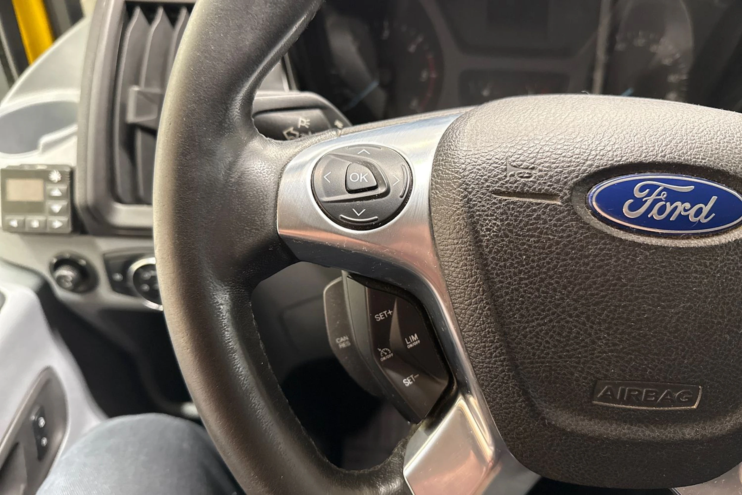 keltainen Ford Transit 2016 kuva 19.