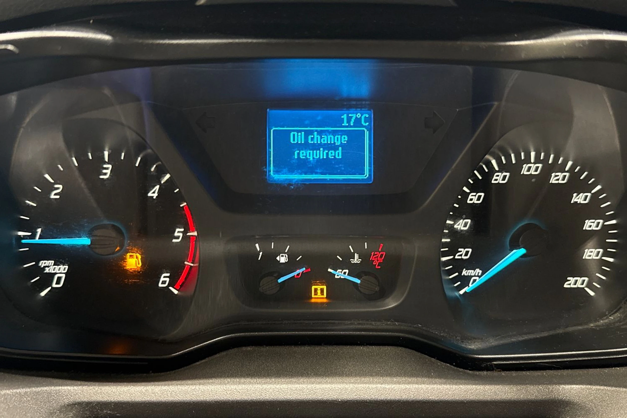 keltainen Ford Transit 2016 kuva 28.