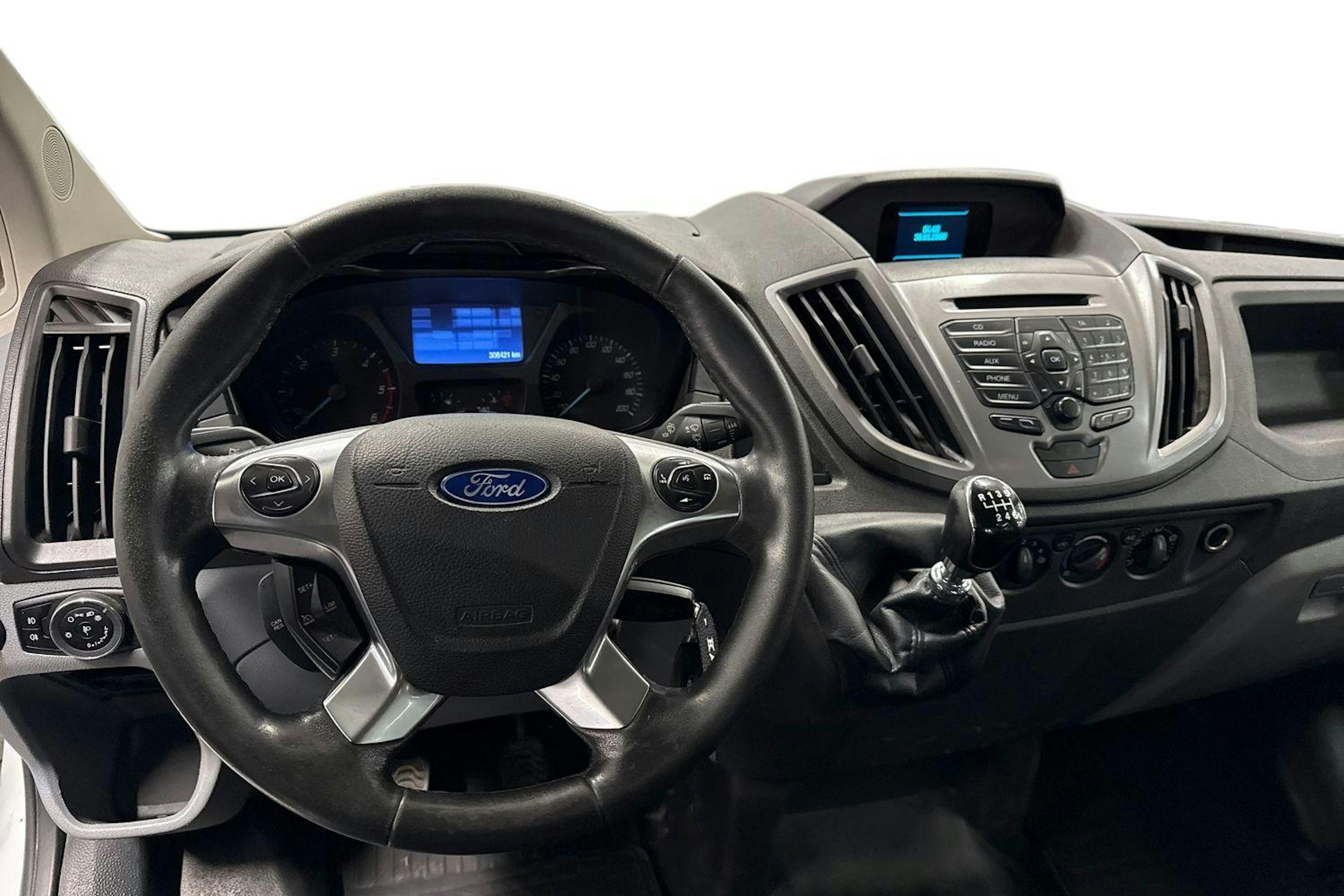 valkoinen Ford Transit 2016 kuva 7.