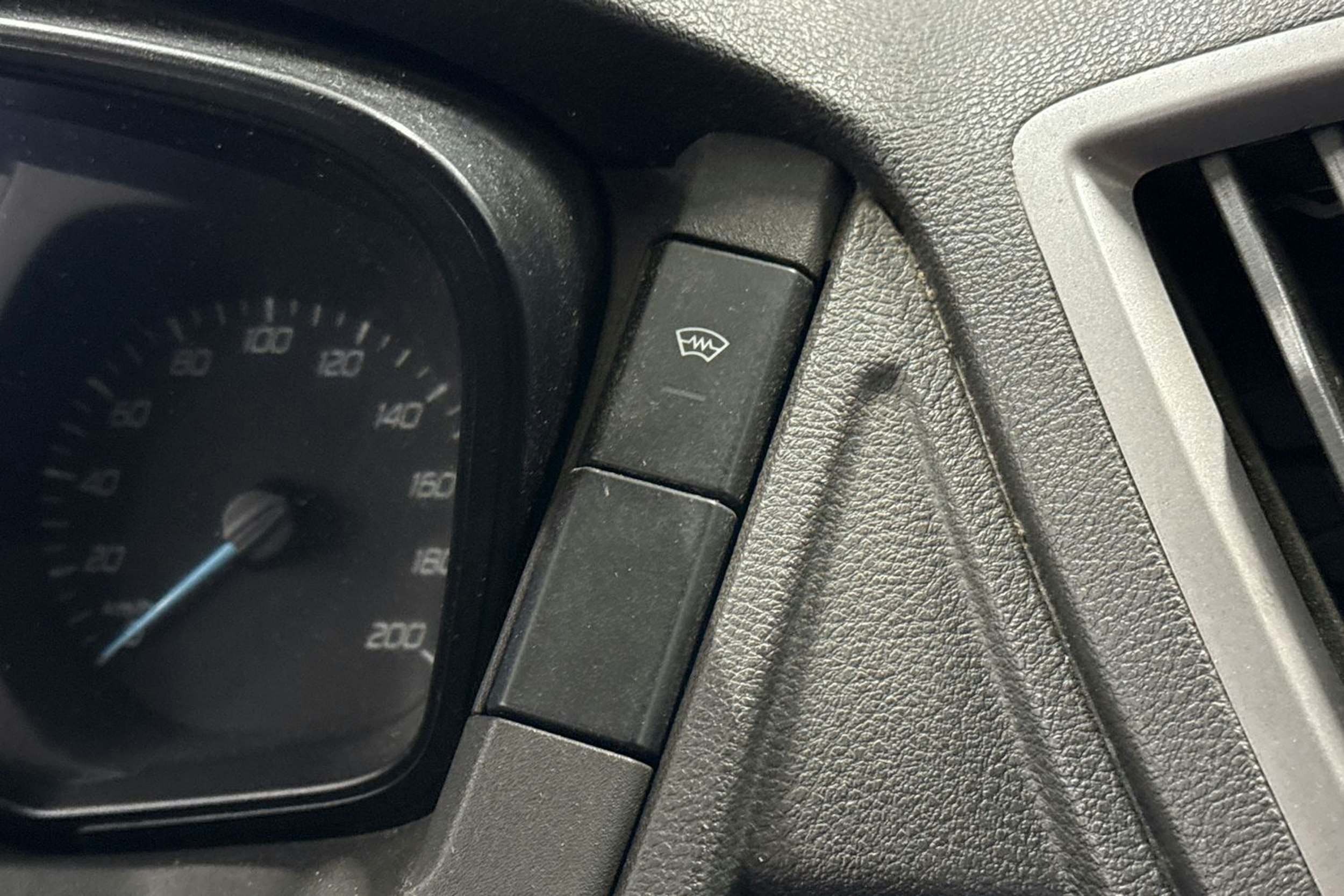 valkoinen Ford Transit 2016 kuva 15.