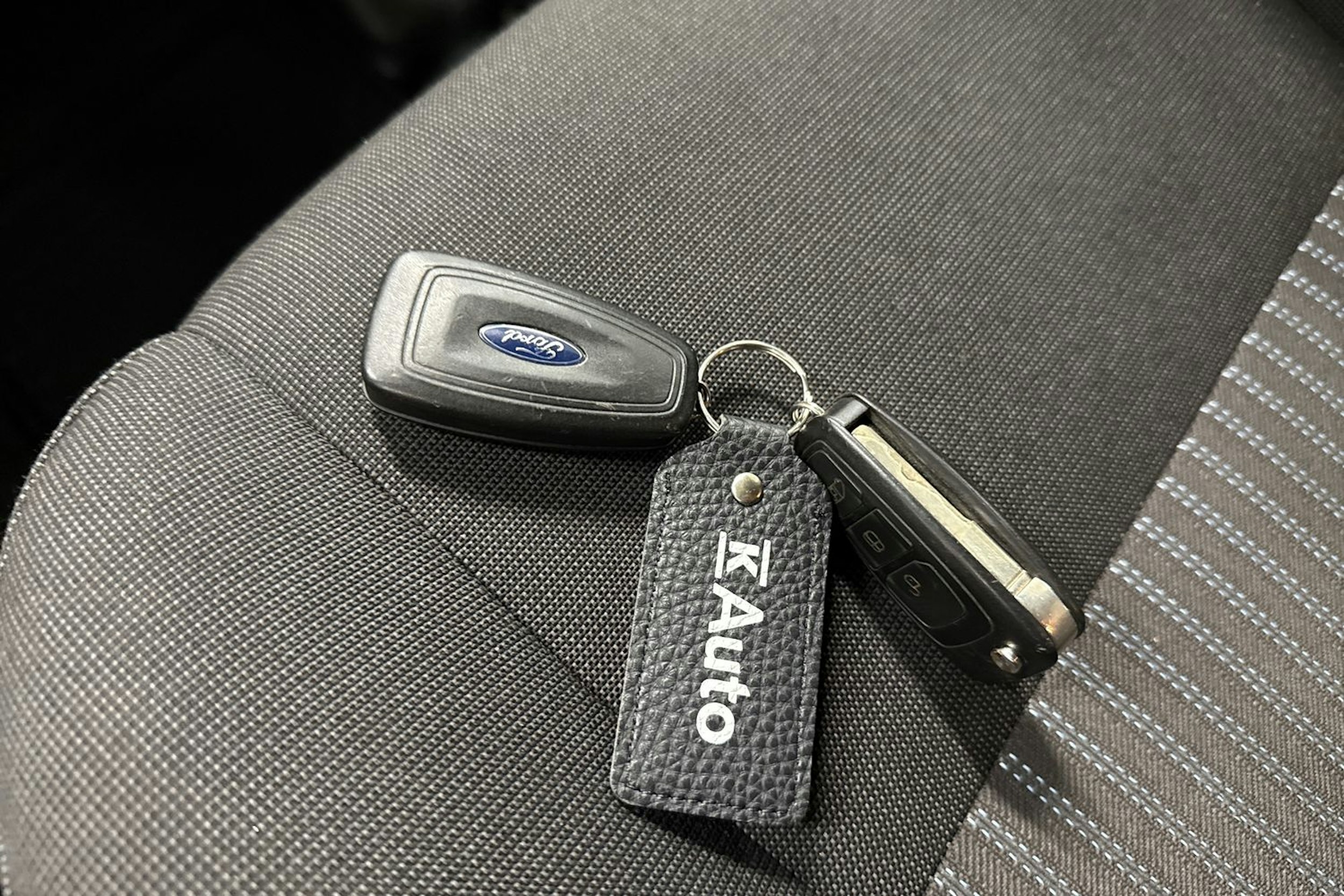 valkoinen Ford Transit 2016 kuva 17.