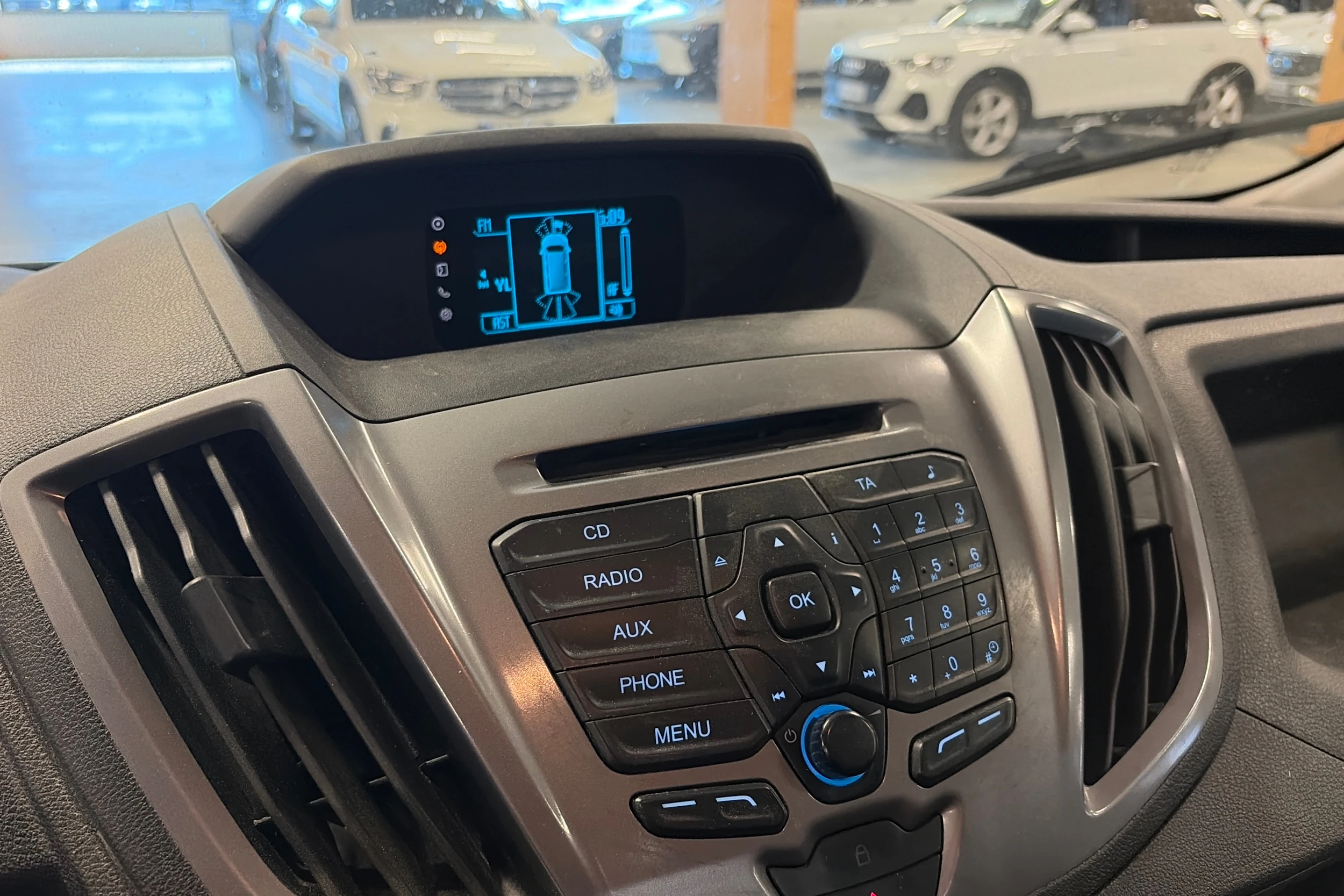 valkoinen Ford Transit 2016 kuva 6.