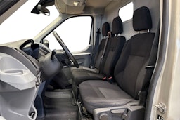 beige Ford Transit 2016 kuva 7.