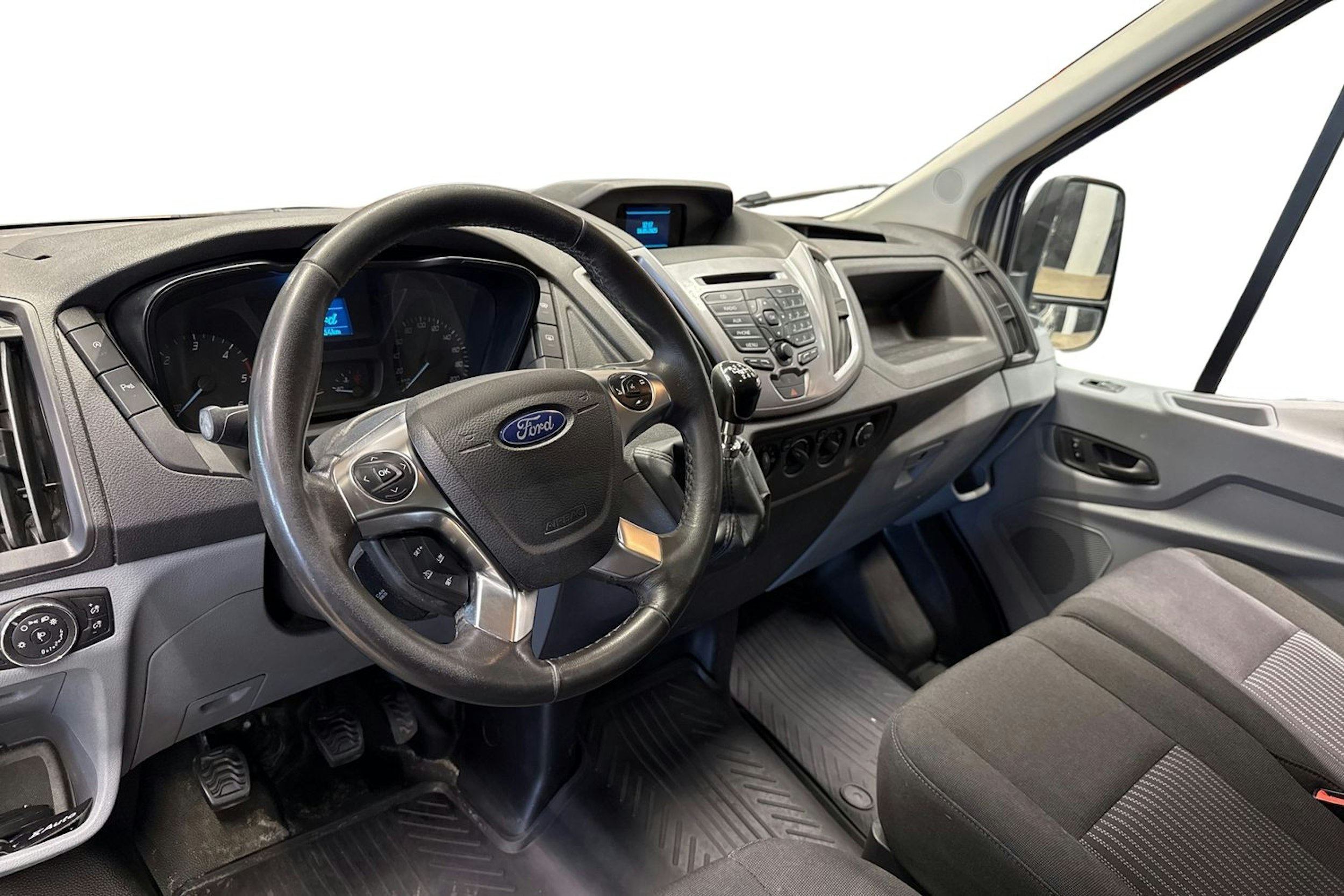 beige Ford Transit 2016 kuva 9.