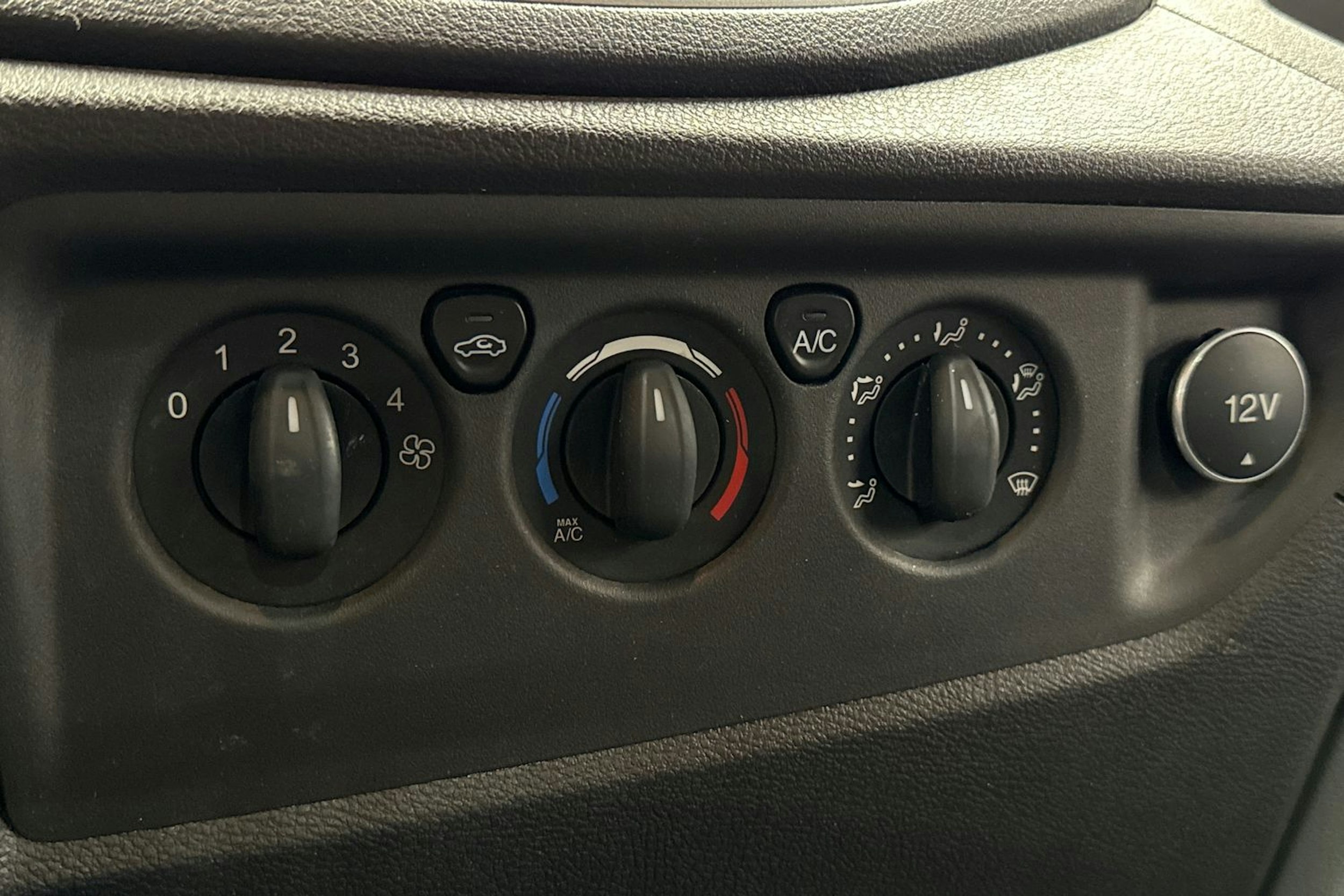 beige Ford Transit 2016 kuva 23.