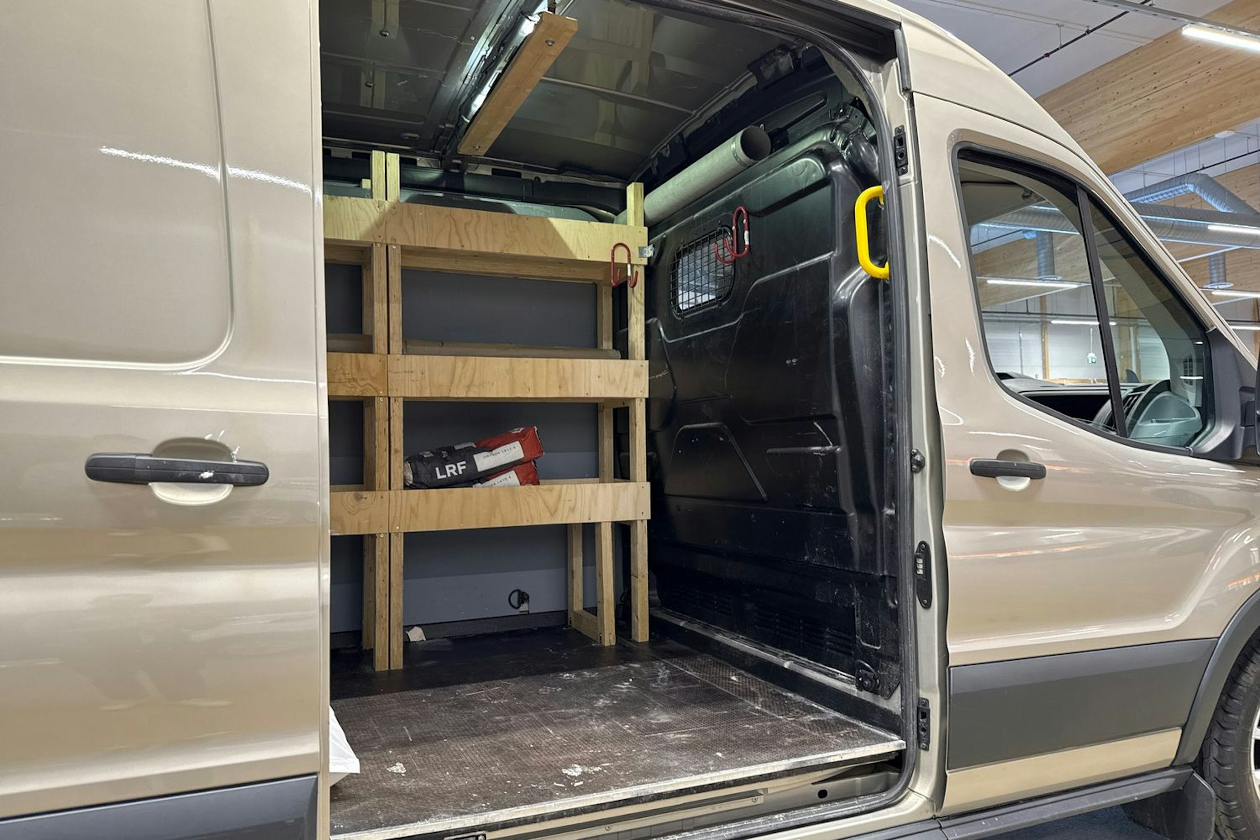 beige Ford Transit 2016 kuva 25.