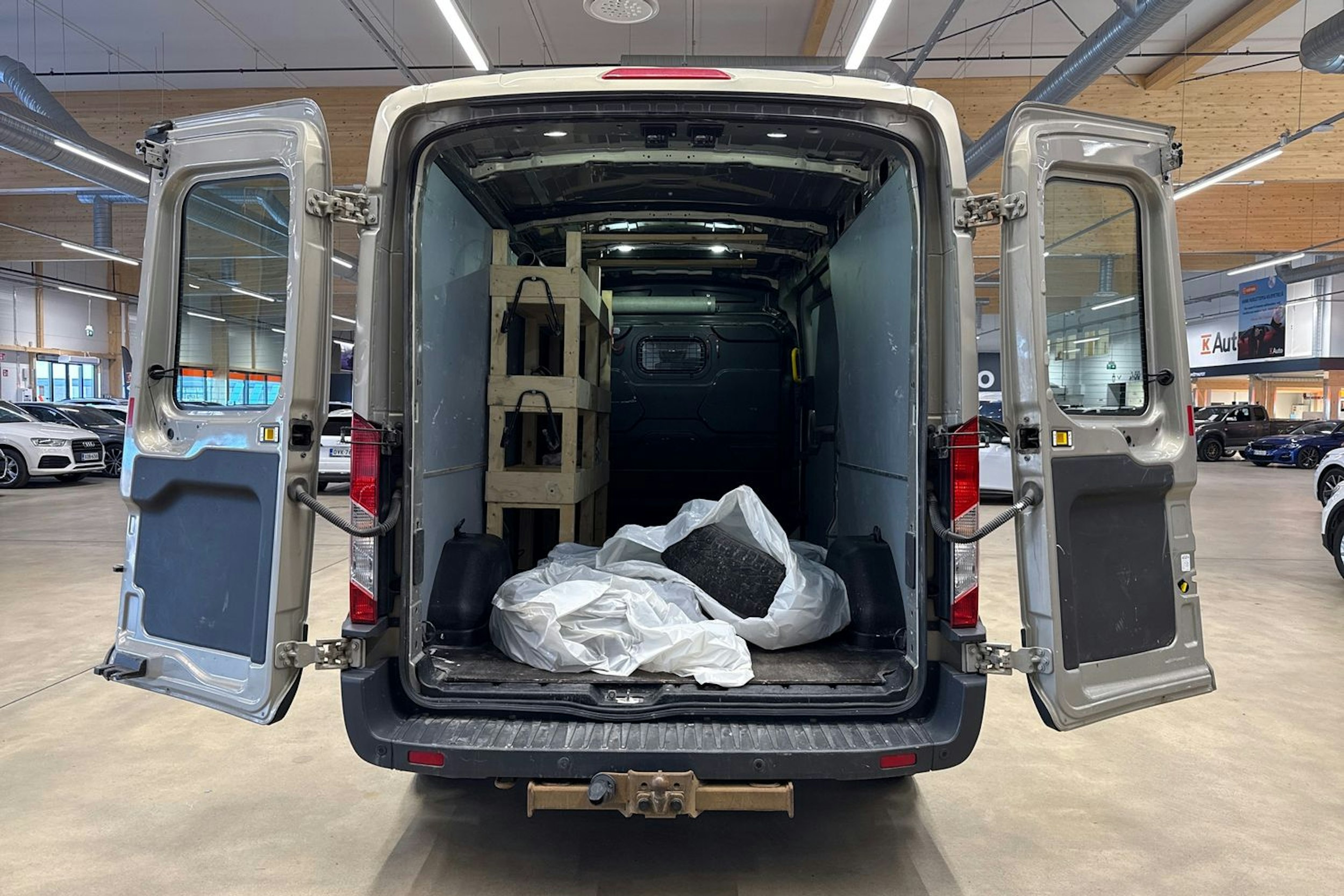 beige Ford Transit 2016 kuva 26.