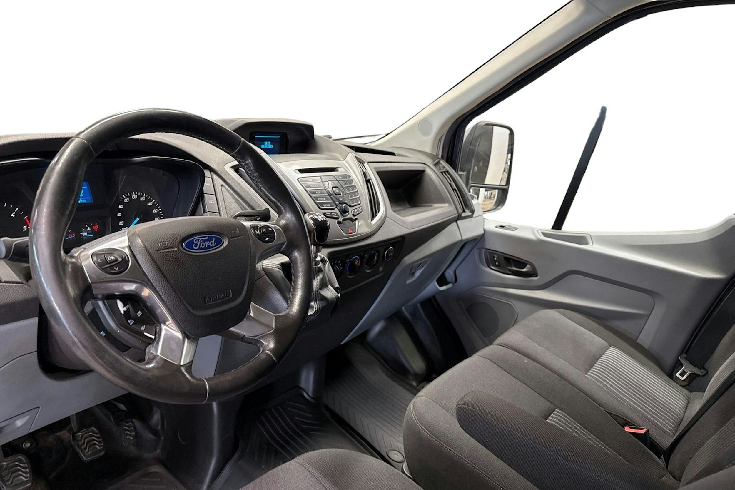 musta Ford Transit 2016 kuva 9.