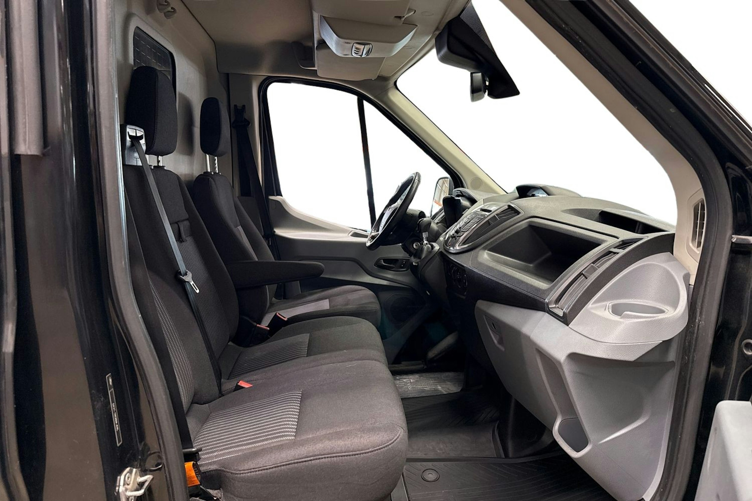 musta Ford Transit 2016 kuva 10.