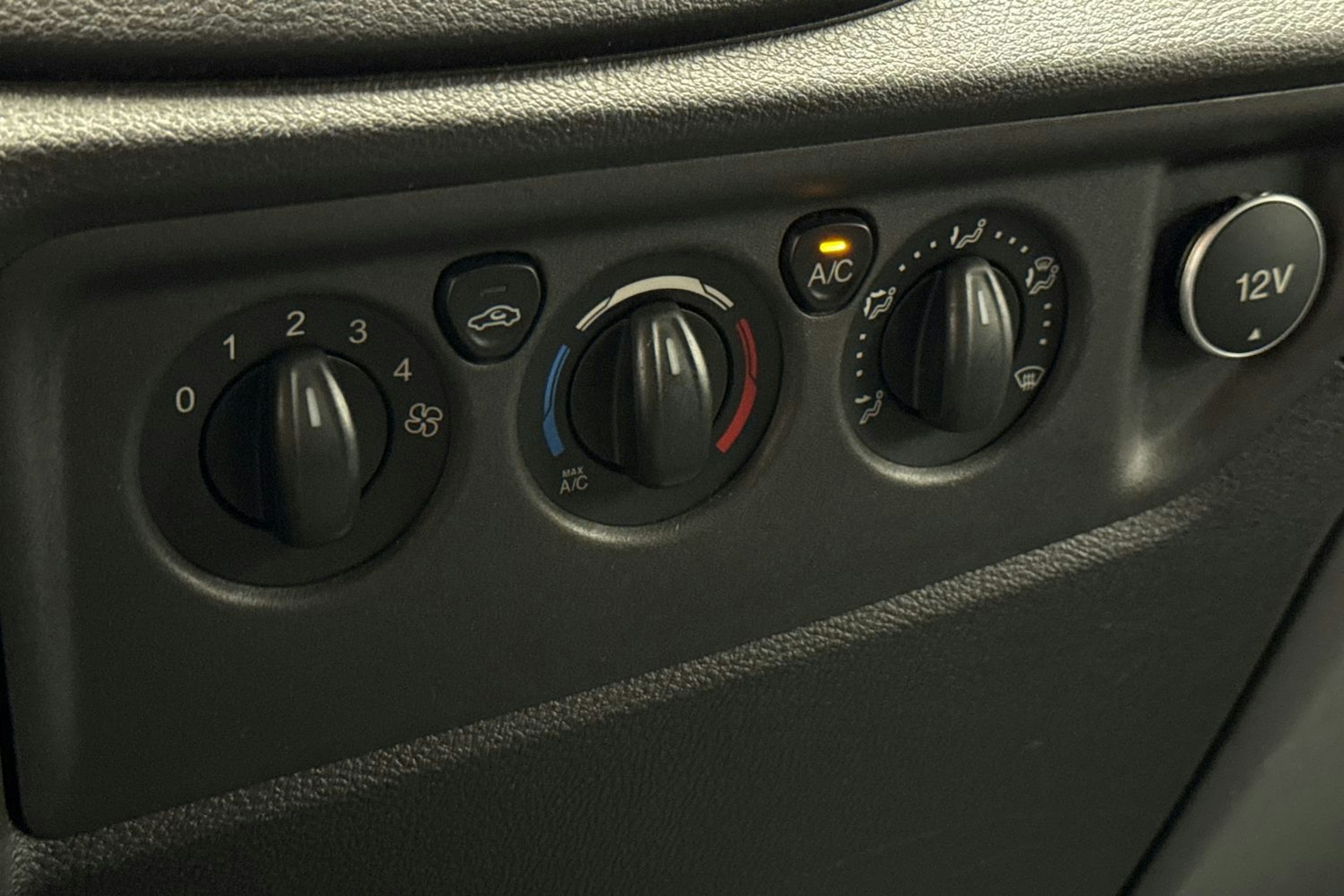 musta Ford Transit 2016 kuva 21.