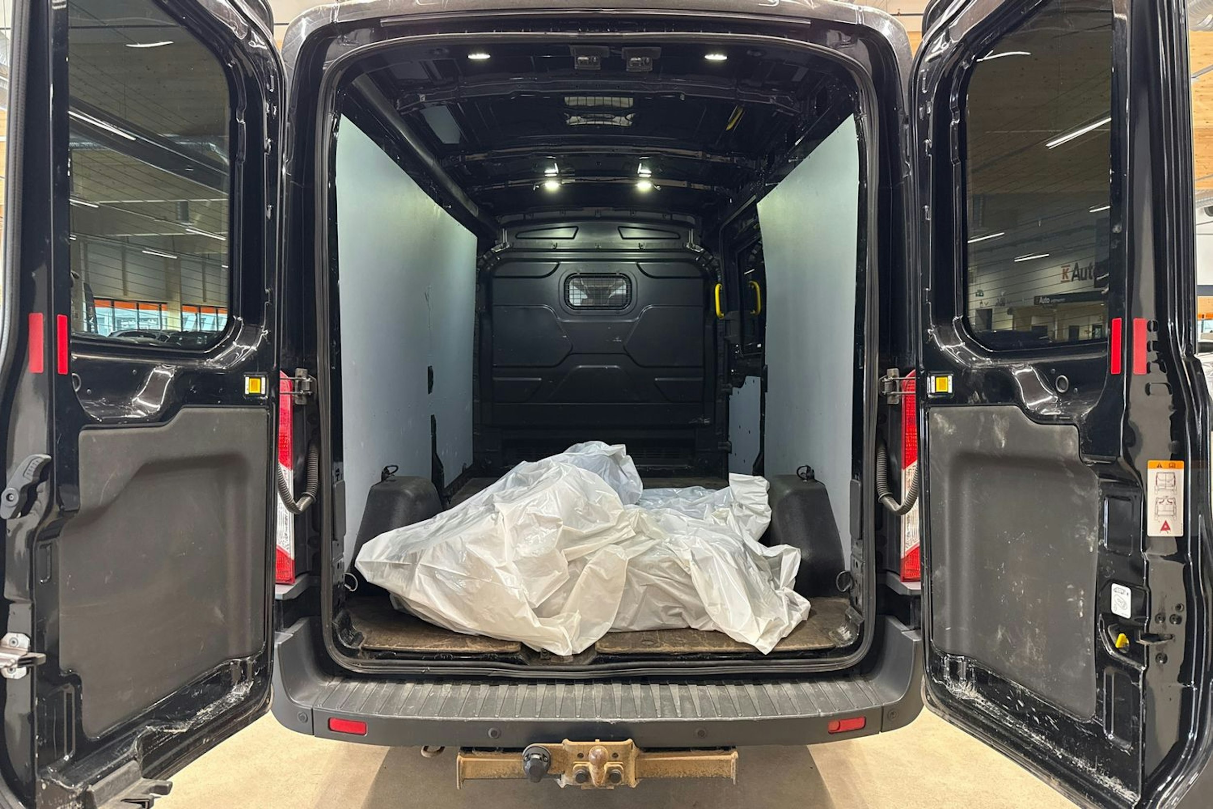 musta Ford Transit 2016 kuva 27.