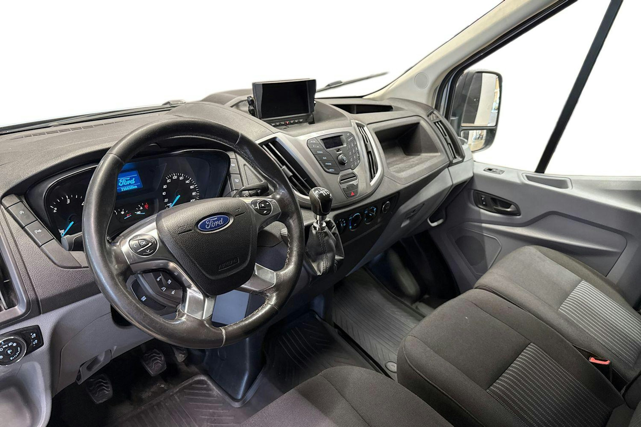 harmaa Ford Transit 2016 kuva 9.