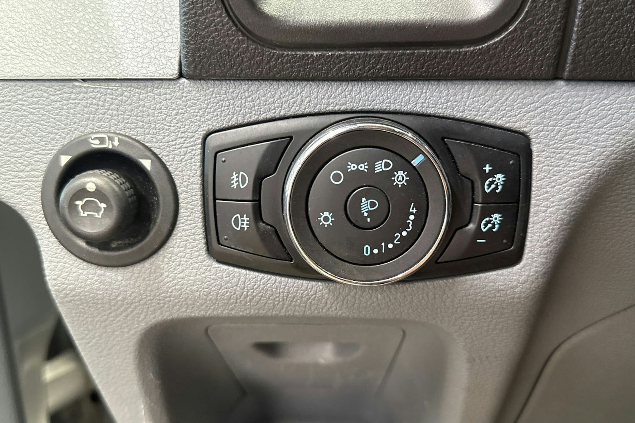 harmaa Ford Transit 2016 kuva 14.