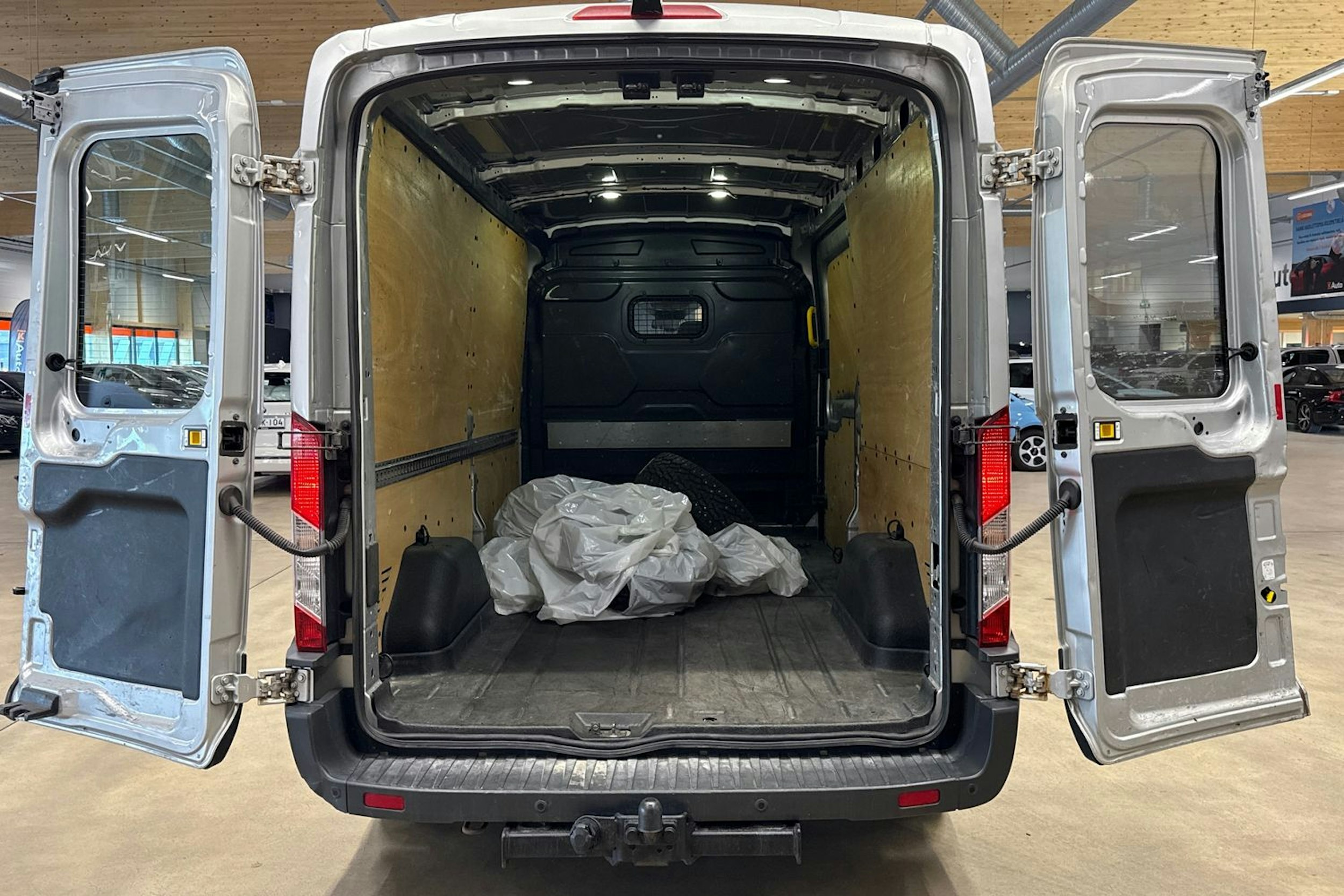 harmaa Ford Transit 2016 kuva 26.