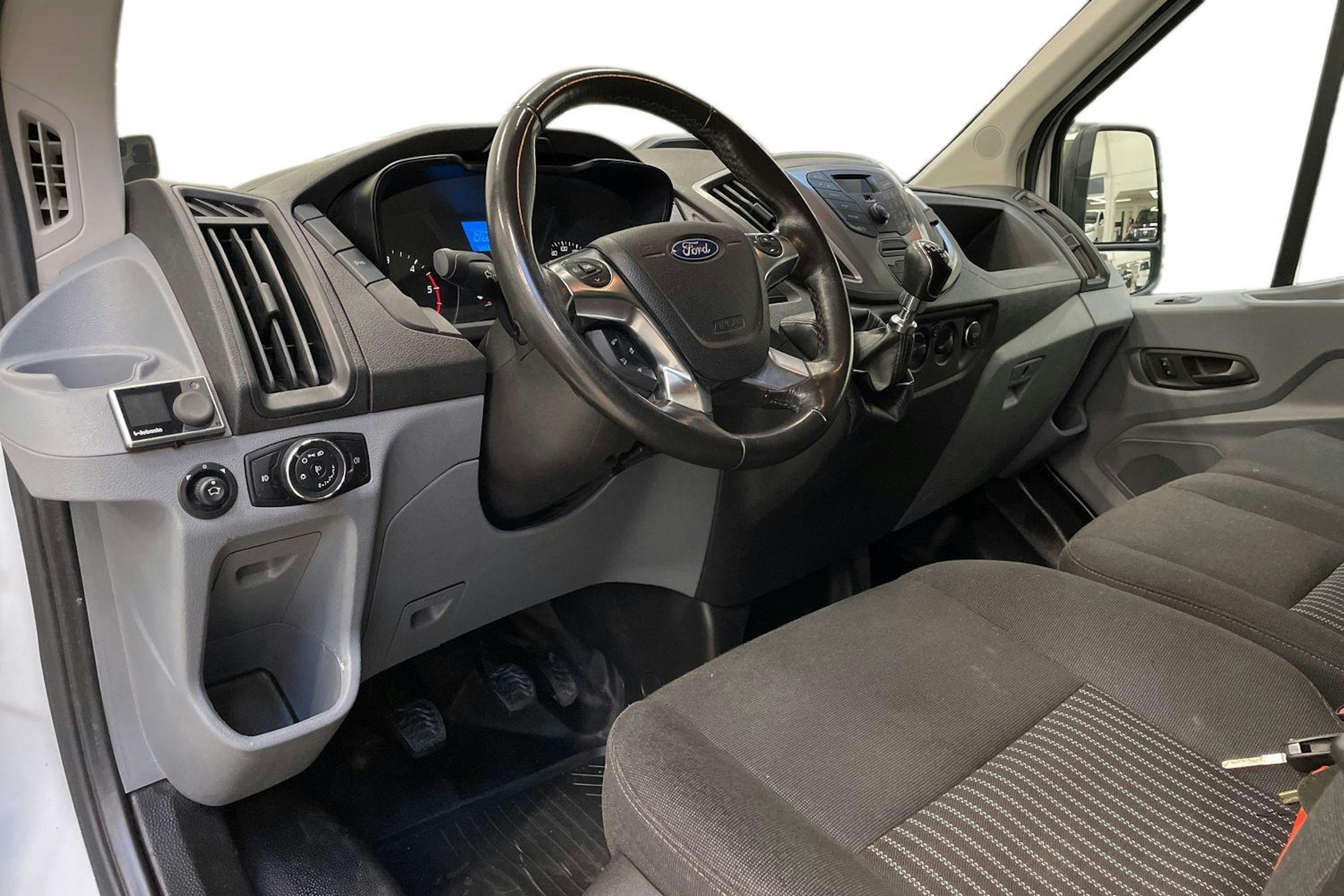 valkoinen Ford Transit 2016 kuva 7.
