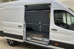 valkoinen Ford Transit 2016 kuva 13.