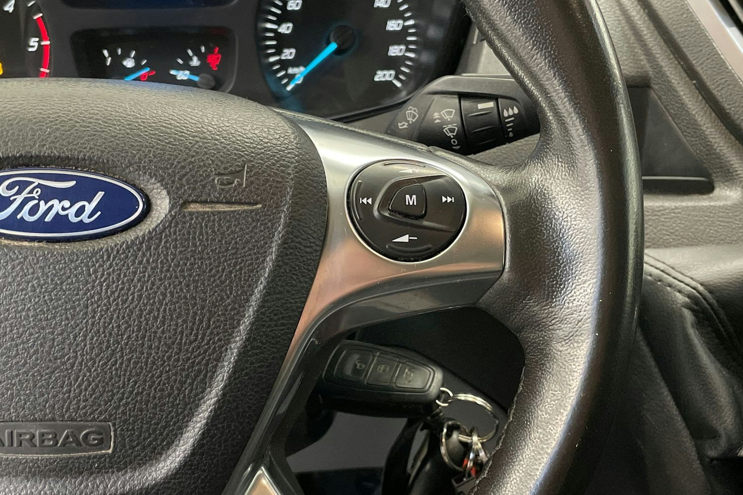 valkoinen Ford Transit 2016 kuva 19.