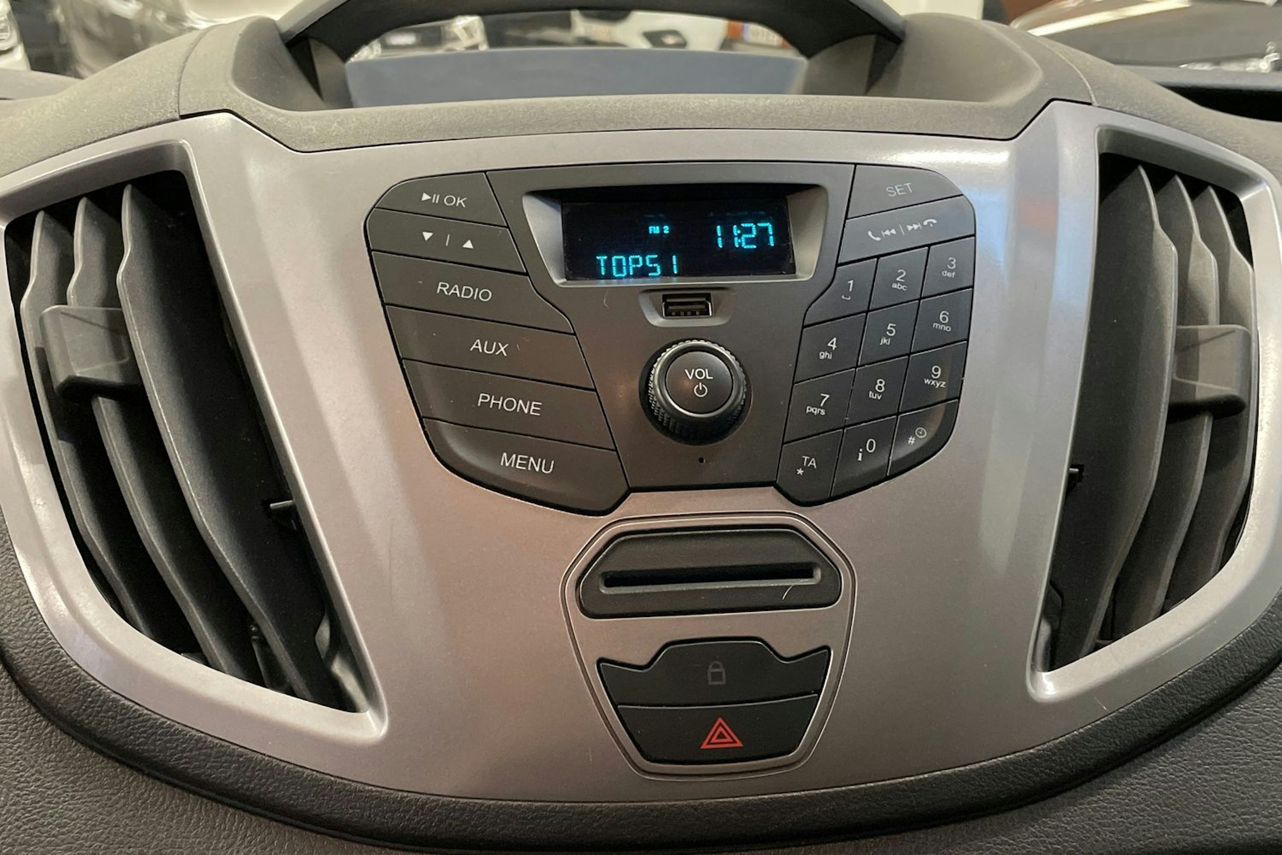 valkoinen Ford Transit 2016 kuva 20.