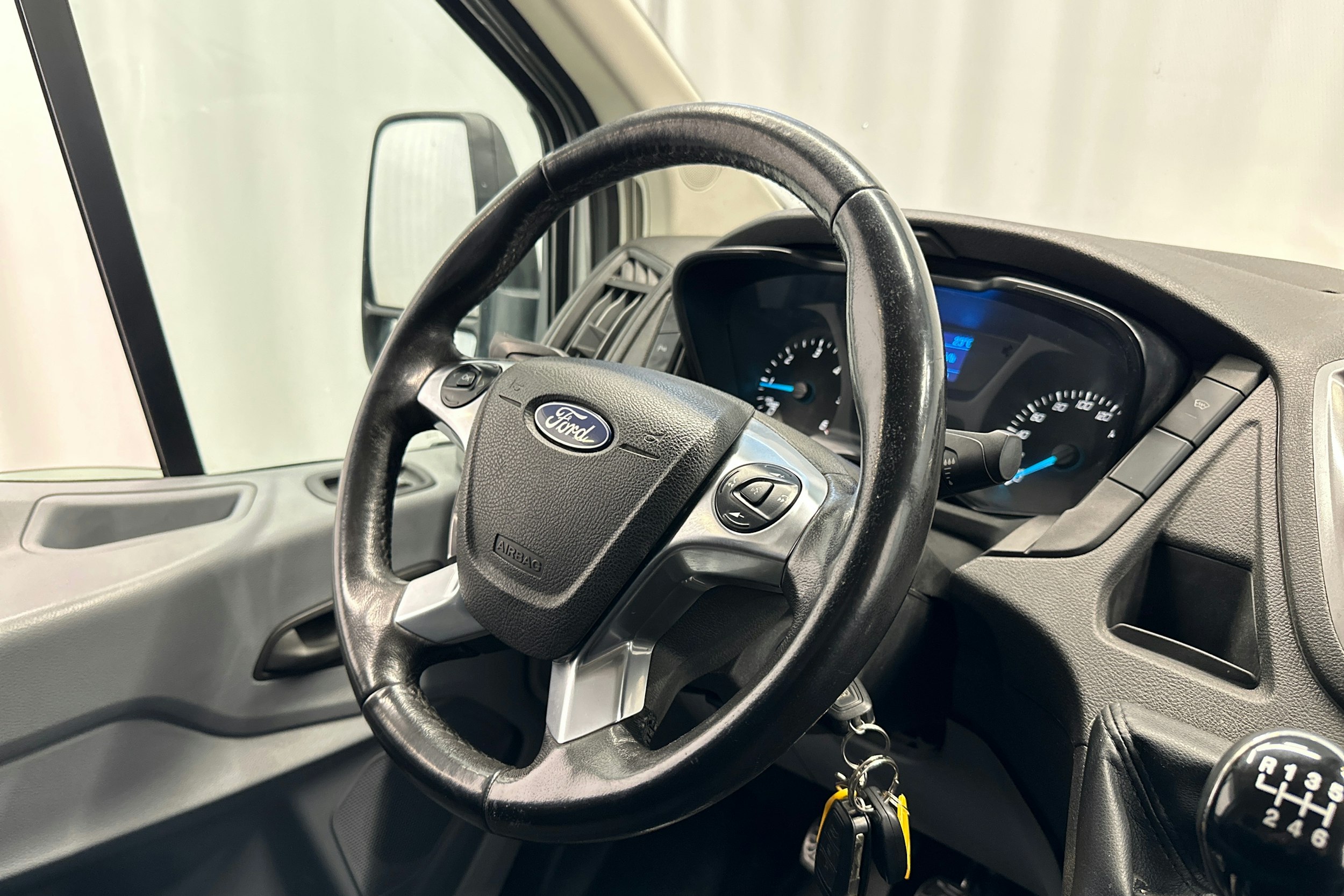 harmaa Ford Transit 2017 kuva 10.