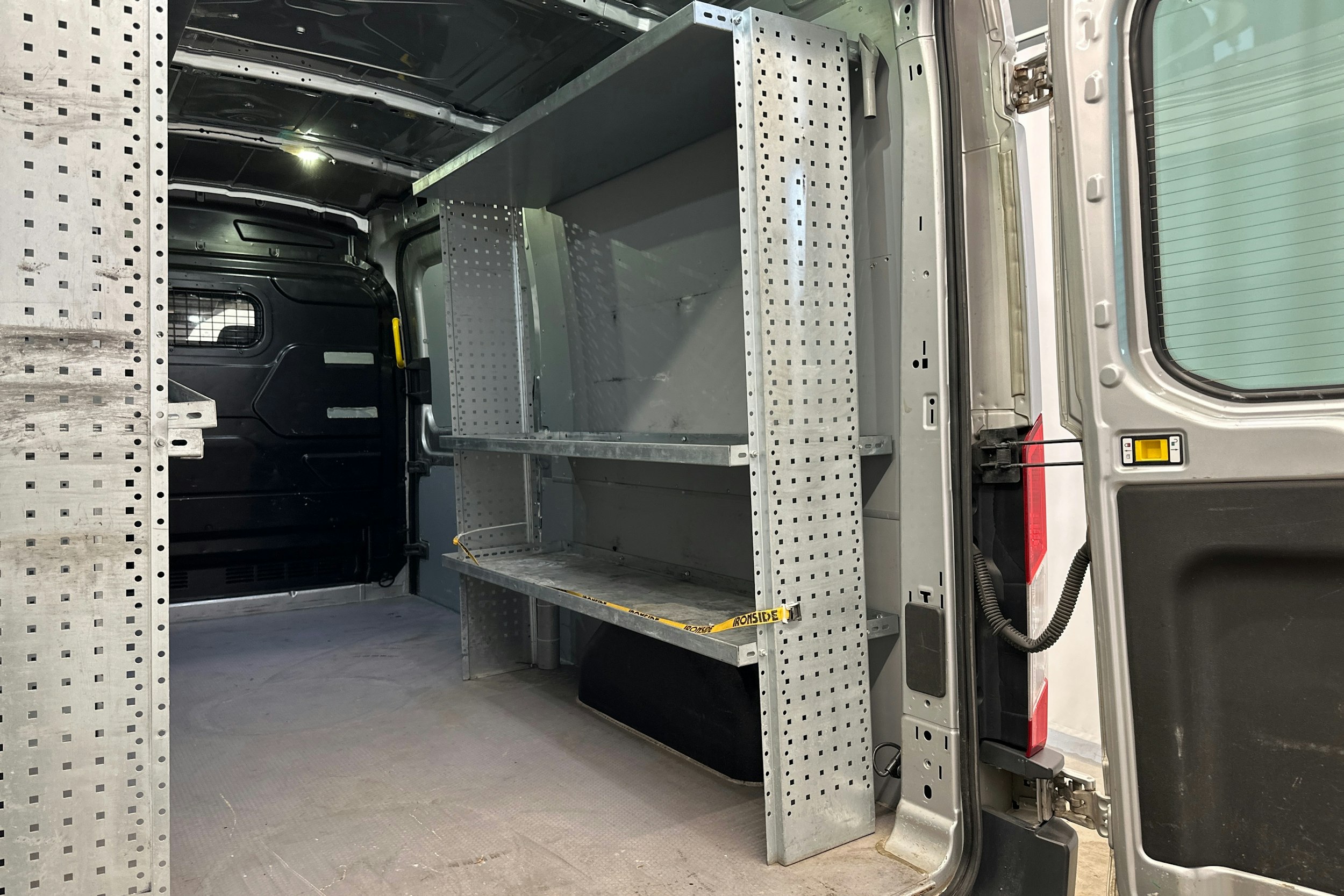 harmaa Ford Transit 2017 kuva 19.