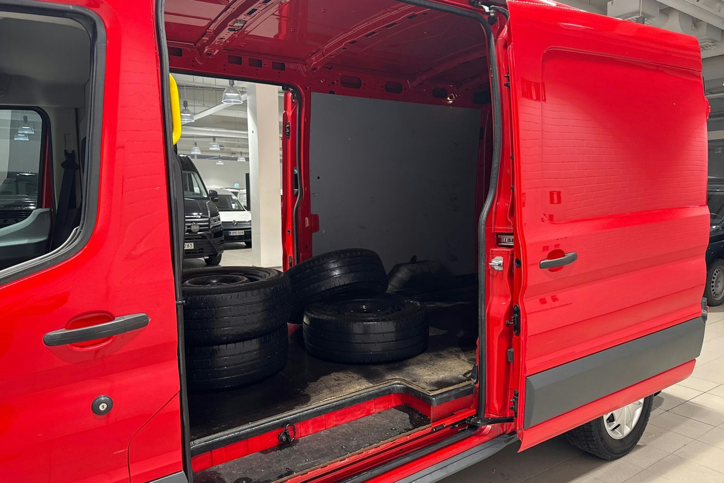 Punainen Ford TRANSIT 2017 kuva 17.