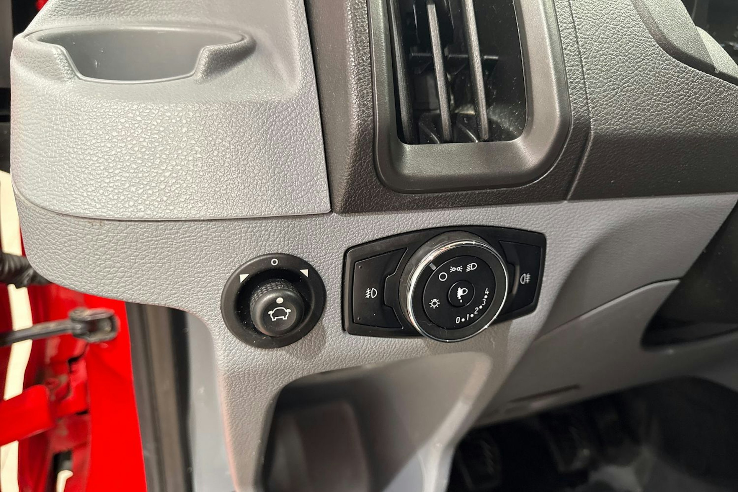 Punainen Ford TRANSIT 2017 kuva 23.