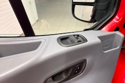 Punainen Ford TRANSIT 2017 kuva 24.