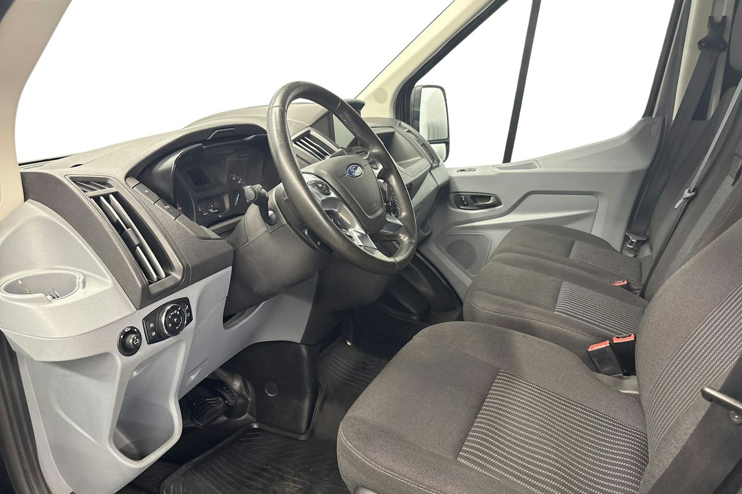 harmaa Ford Transit 2017 kuva 7.