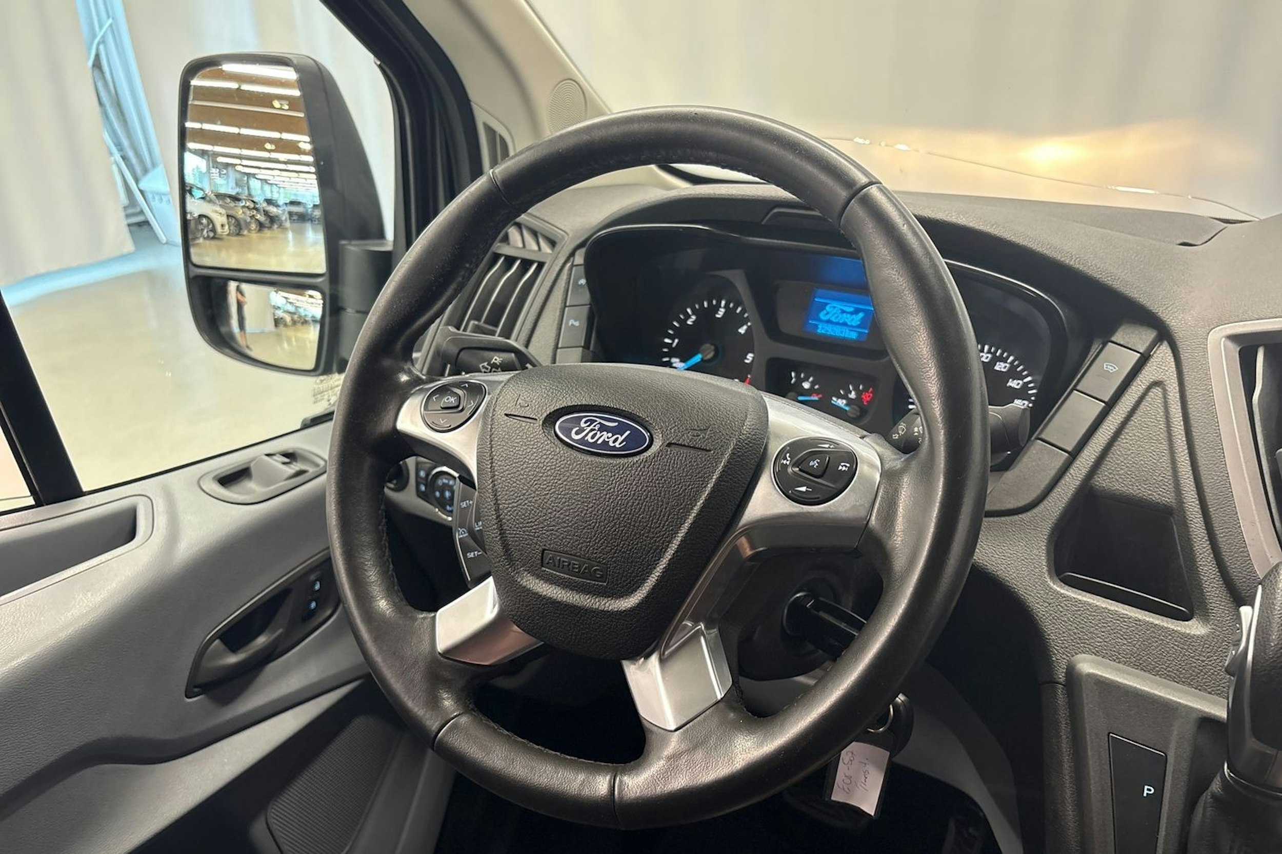 harmaa Ford Transit 2017 kuva 13.