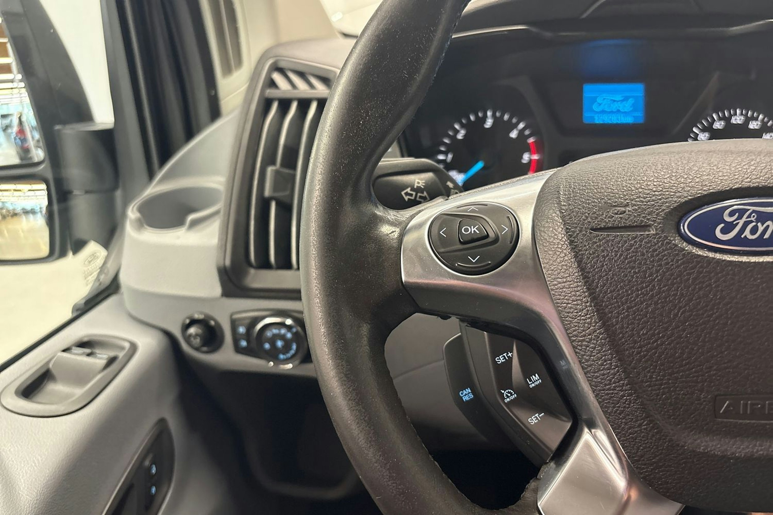 harmaa Ford Transit 2017 kuva 14.