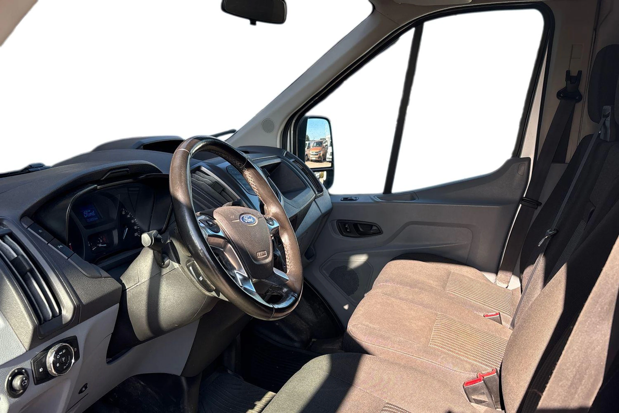 harmaa Ford Transit 2017 kuva 3.