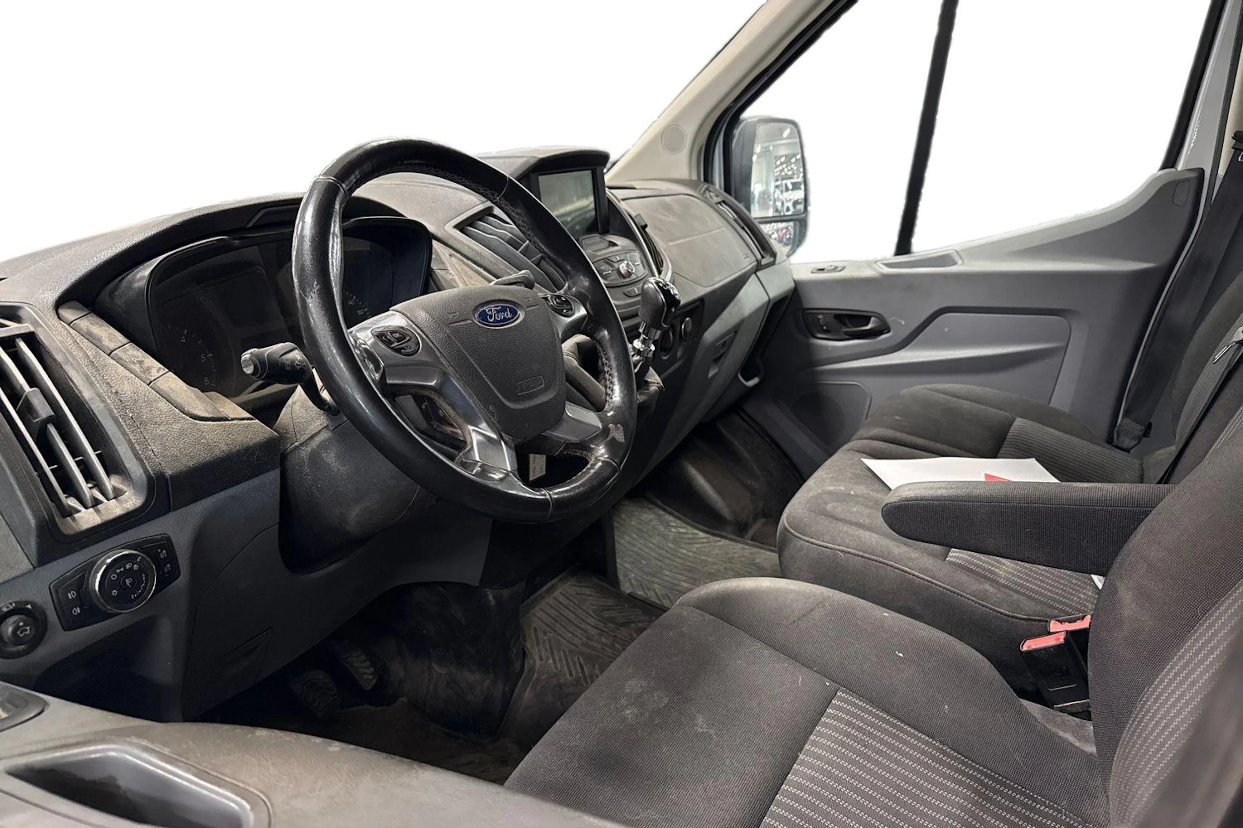 valkoinen Ford Transit 2017 kuva 3.
