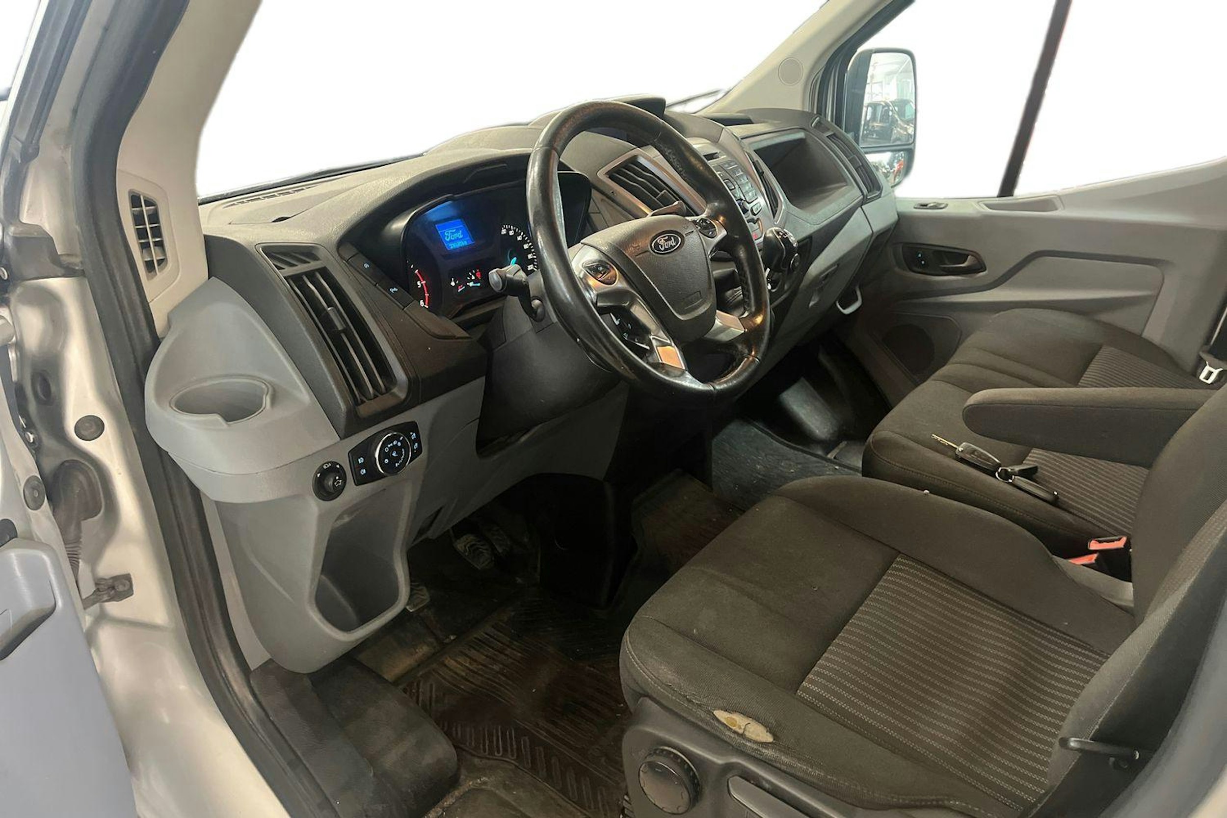 harmaa Ford Transit 2017 kuva 3.