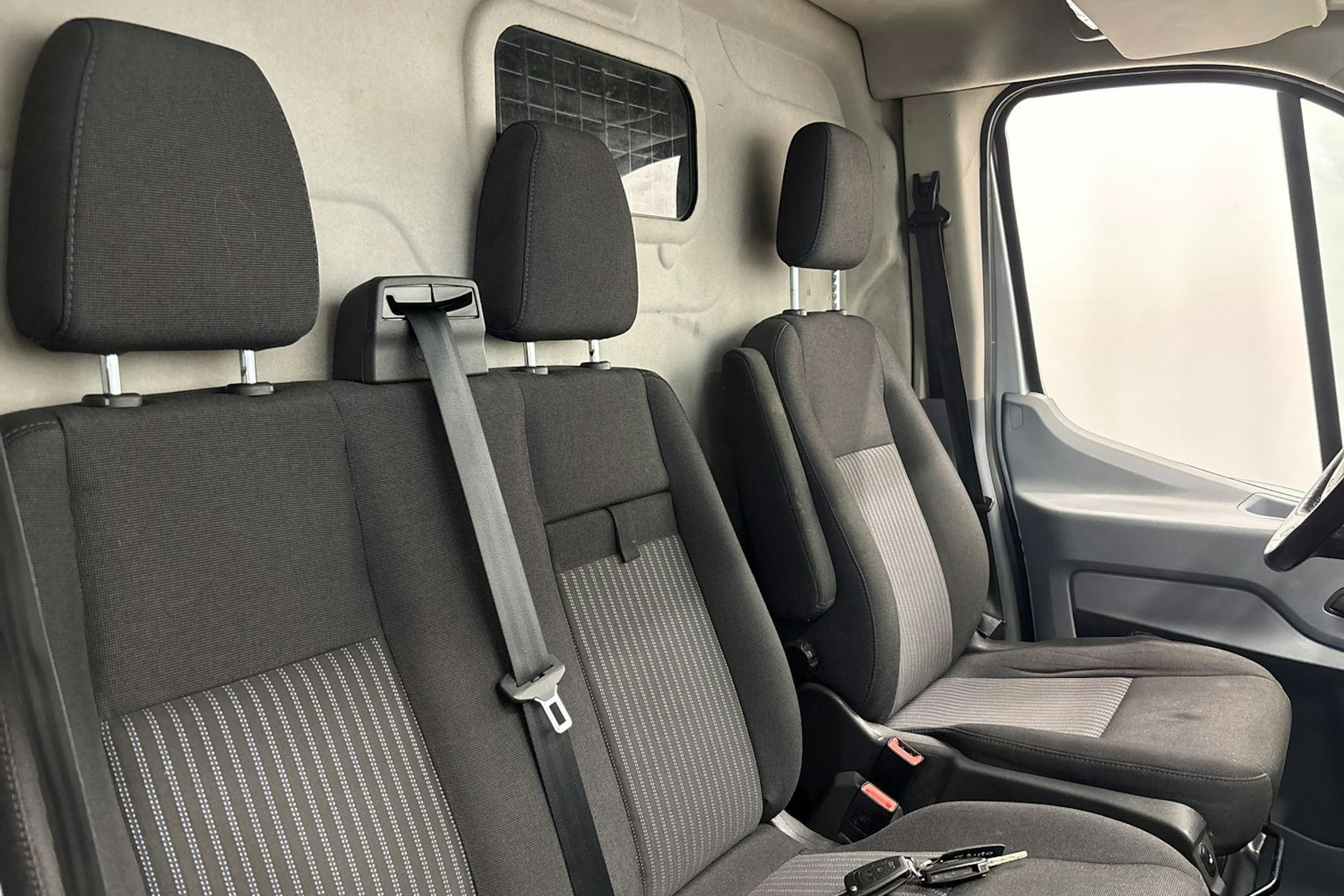 harmaa Ford Transit 2017 kuva 14.