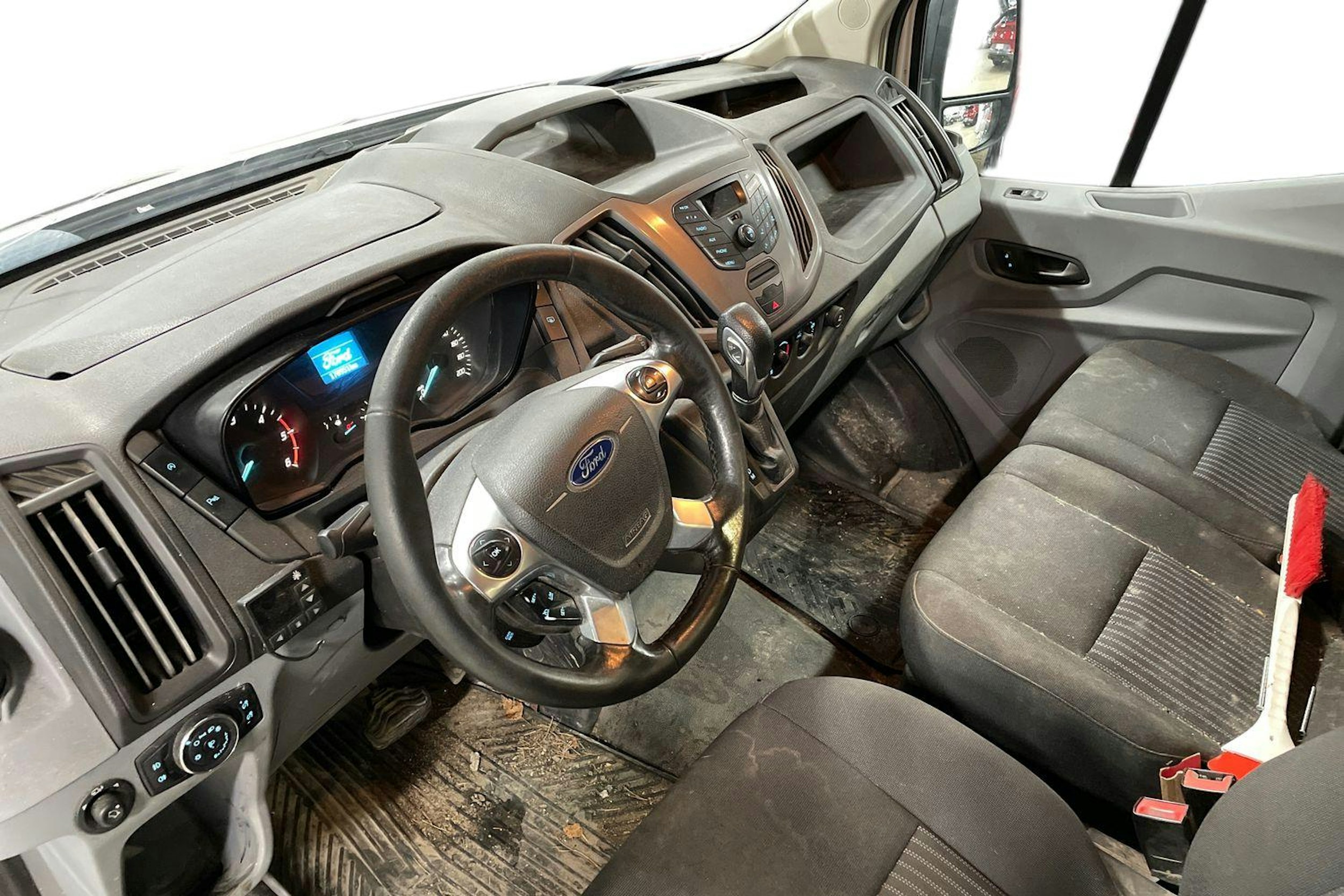 Valkoinen Ford TRANSIT 2017 kuva 3.