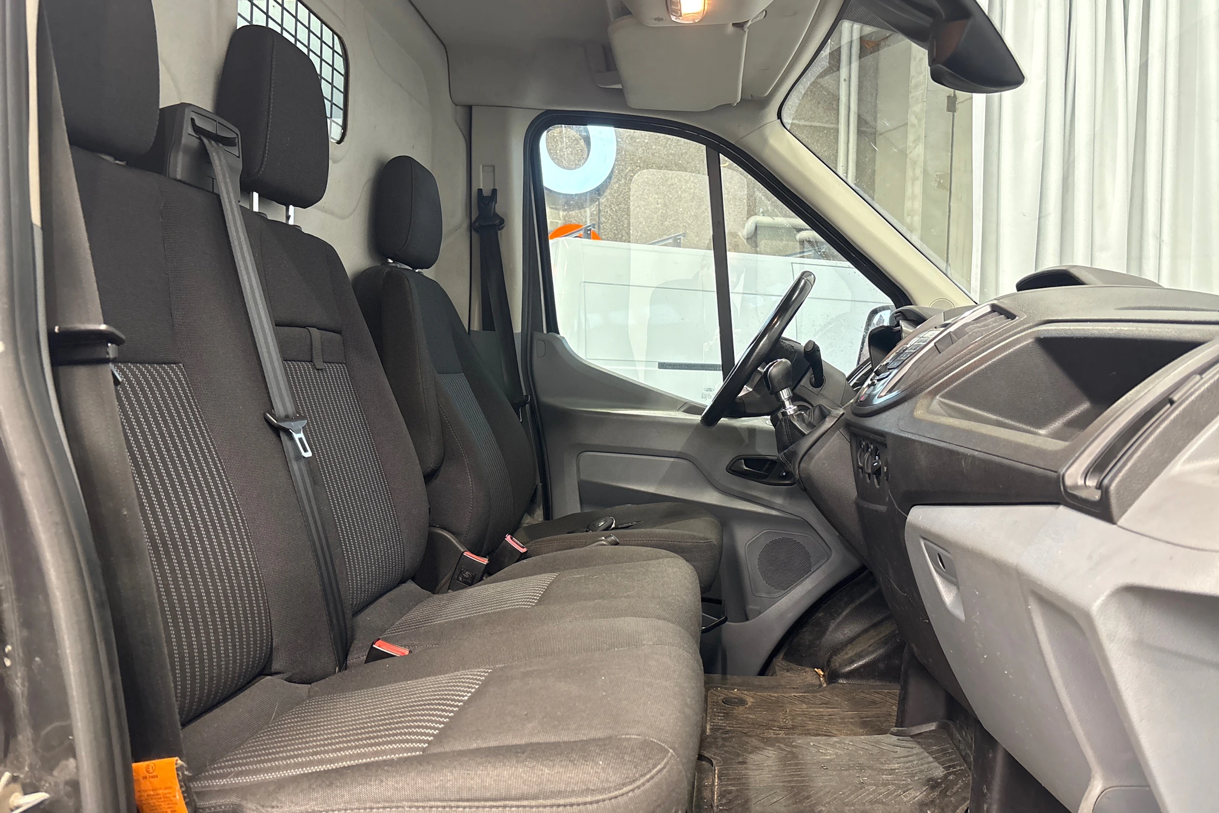 harmaa Ford Transit 2017 kuva 4.